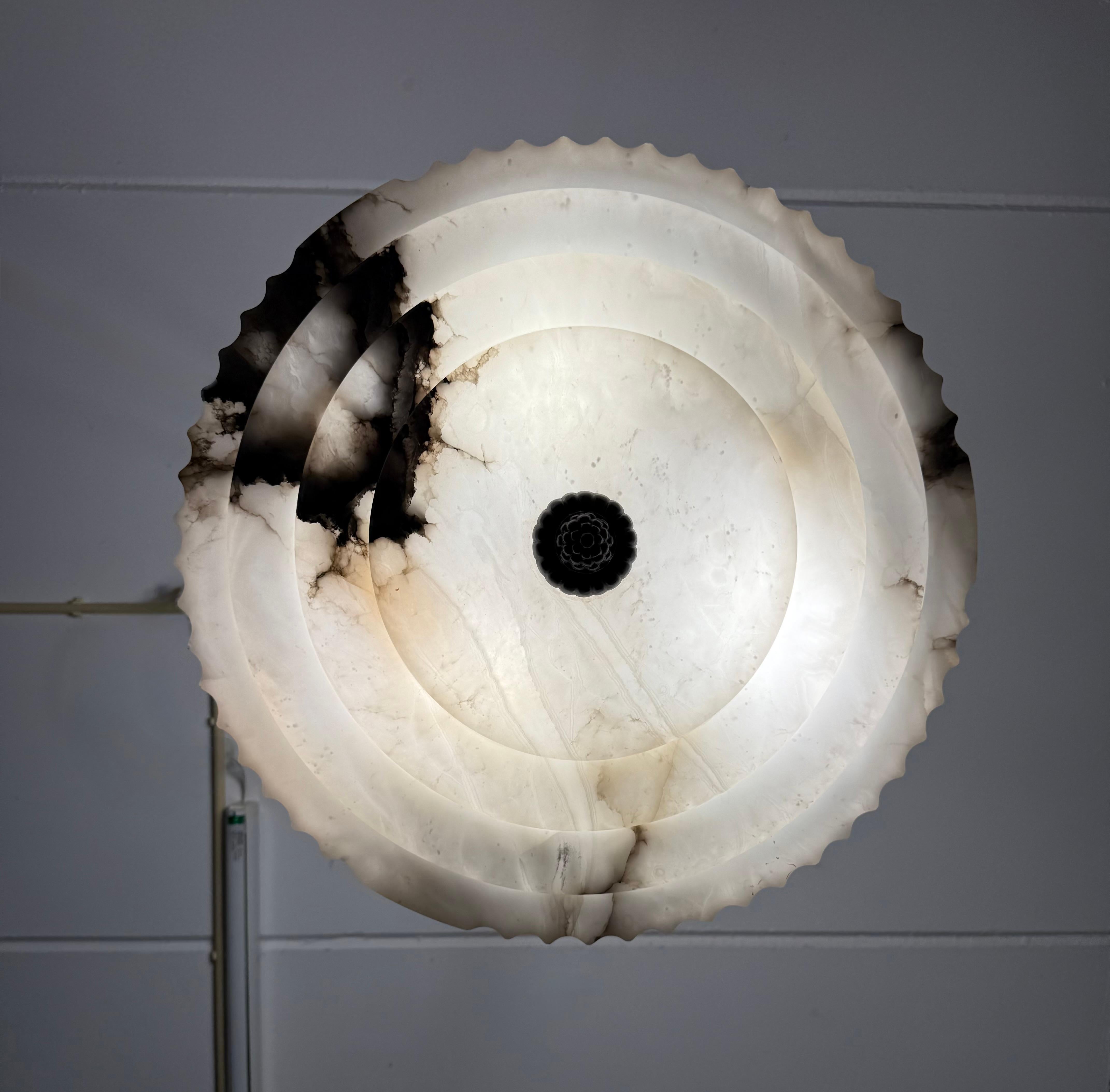 Lampada a sospensione in puro alabastro stratificato Art Deco, con splendido paralume di 21,6