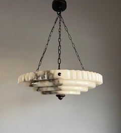Suspension en albâtre stratifié Art Déco pur, avec un superbe abat-jour de 21,6 pouces de diamètre