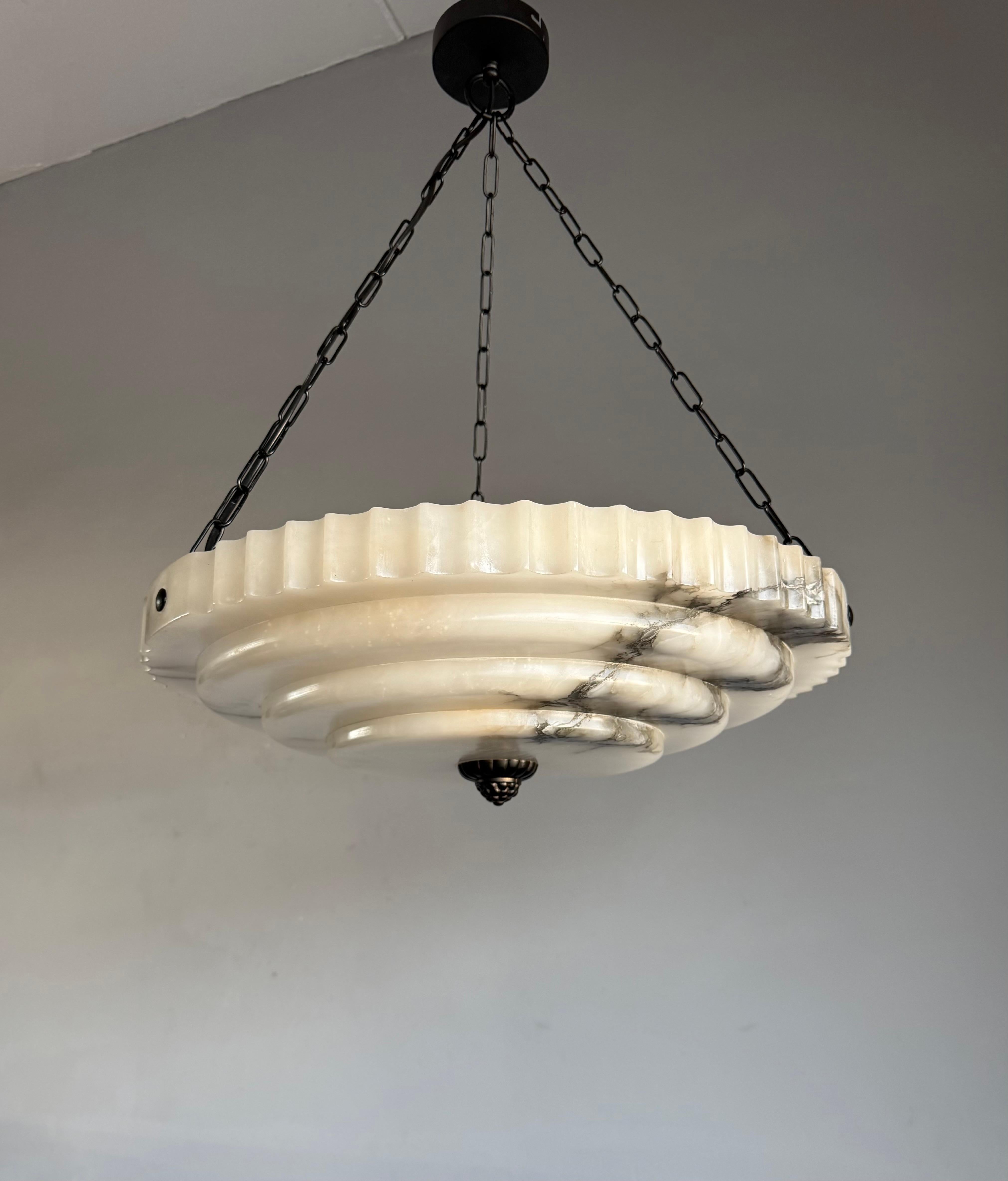 Fatto a mano Lampada a sospensione in puro alabastro stratificato Art Deco, con splendido paralume di 21,6
