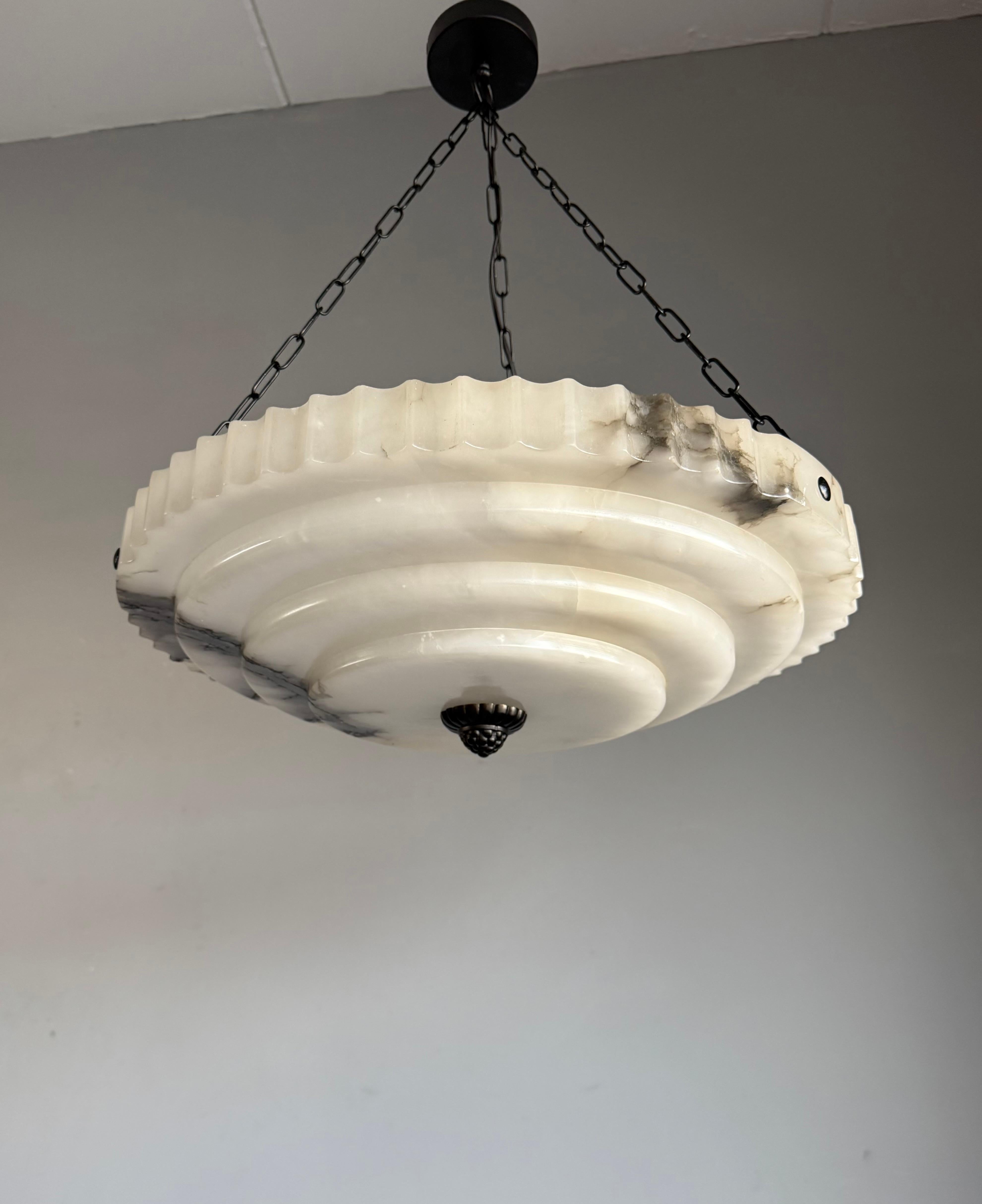 Metallo Lampada a sospensione in puro alabastro stratificato Art Deco, con splendido paralume di 21,6