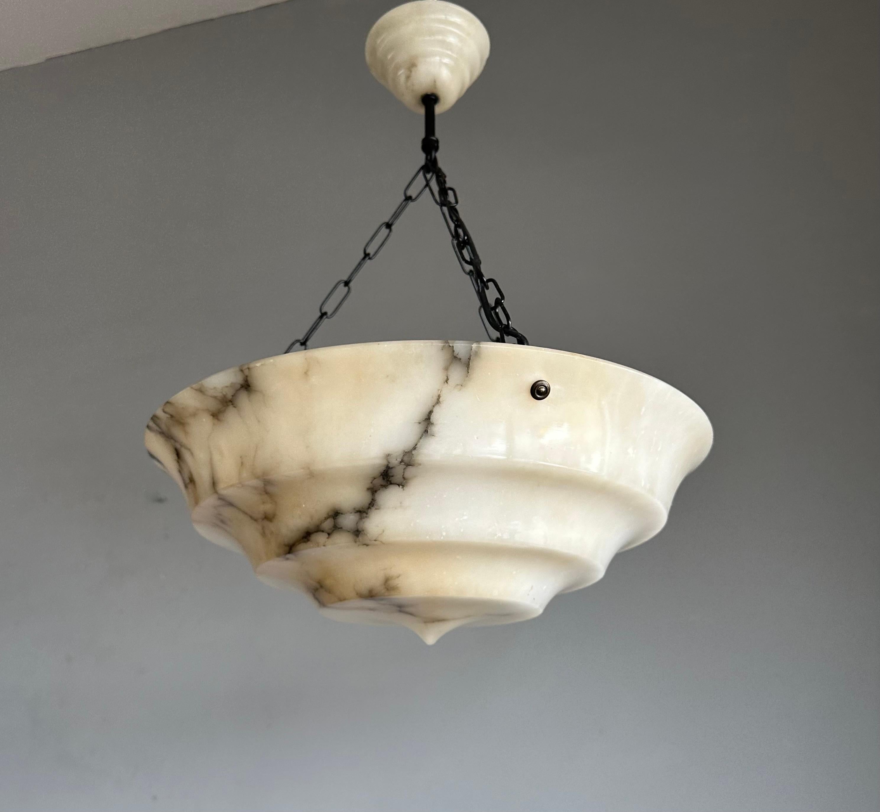 Pure Art Deco Layered White & Black Veins Alabaster Pendant Light w Match Canopy In Good Condition For Sale In Lisse, NL