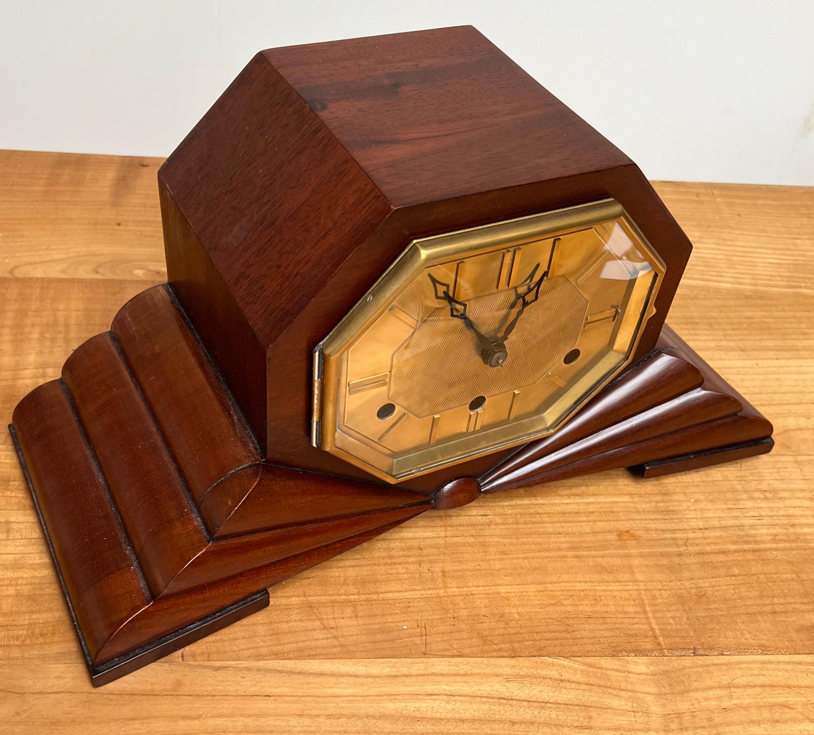 Pure Art Deco, Marvelous Design & Warm Color Nutwood Mantle / Desk / Table Clock For Sale 4