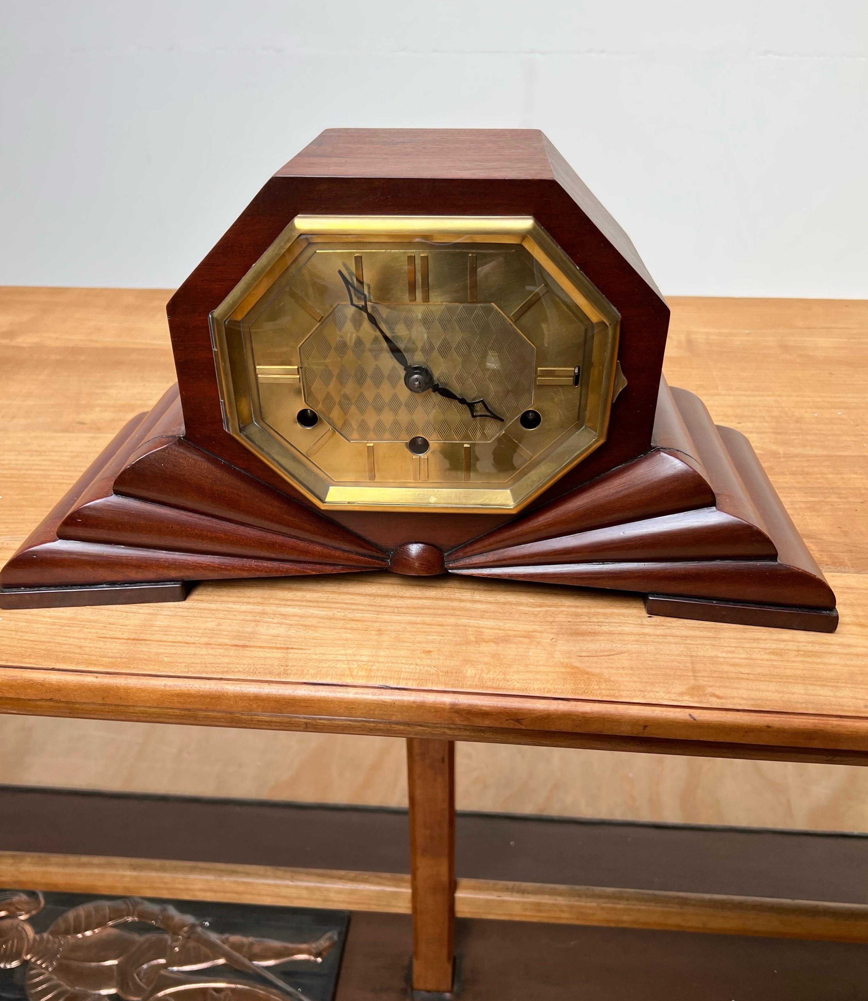 Pure Art Deco, Marvelous Design & Warm Color Nutwood Mantle / Desk / Table Clock For Sale 11