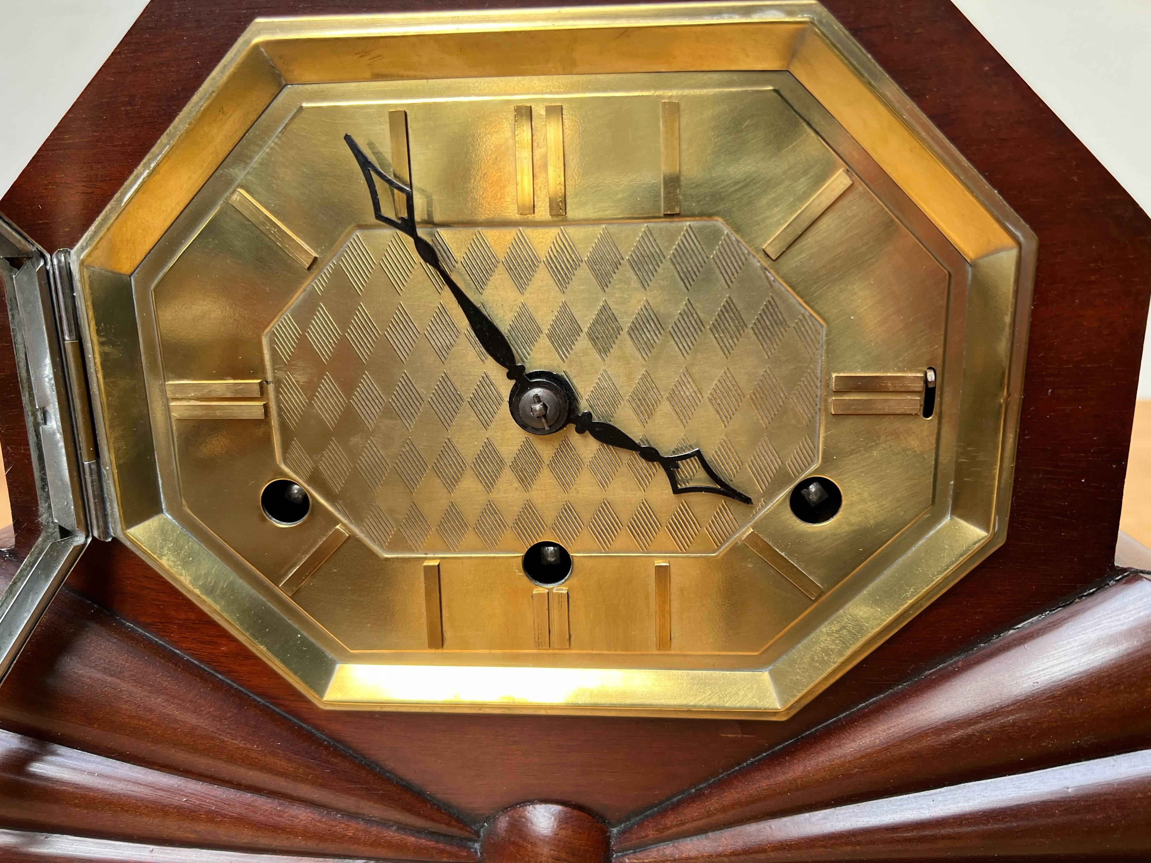 Pure Art Deco, Marvelous Design & Warm Color Nutwood Mantle / Desk / Table Clock For Sale 1