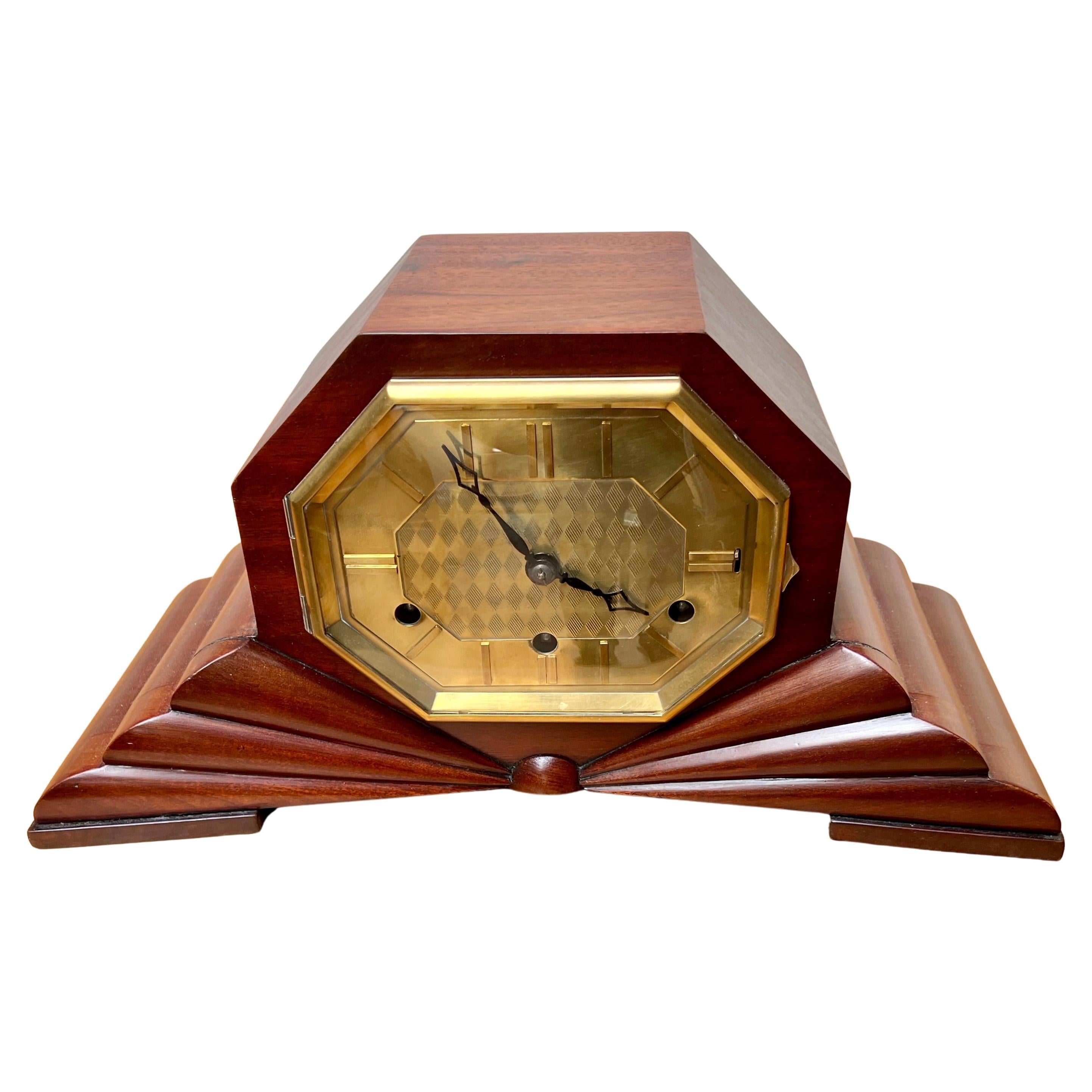 Pure Art Deco, Marvelous Design & Warm Color Nutwood Mantle / Desk / Table Clock