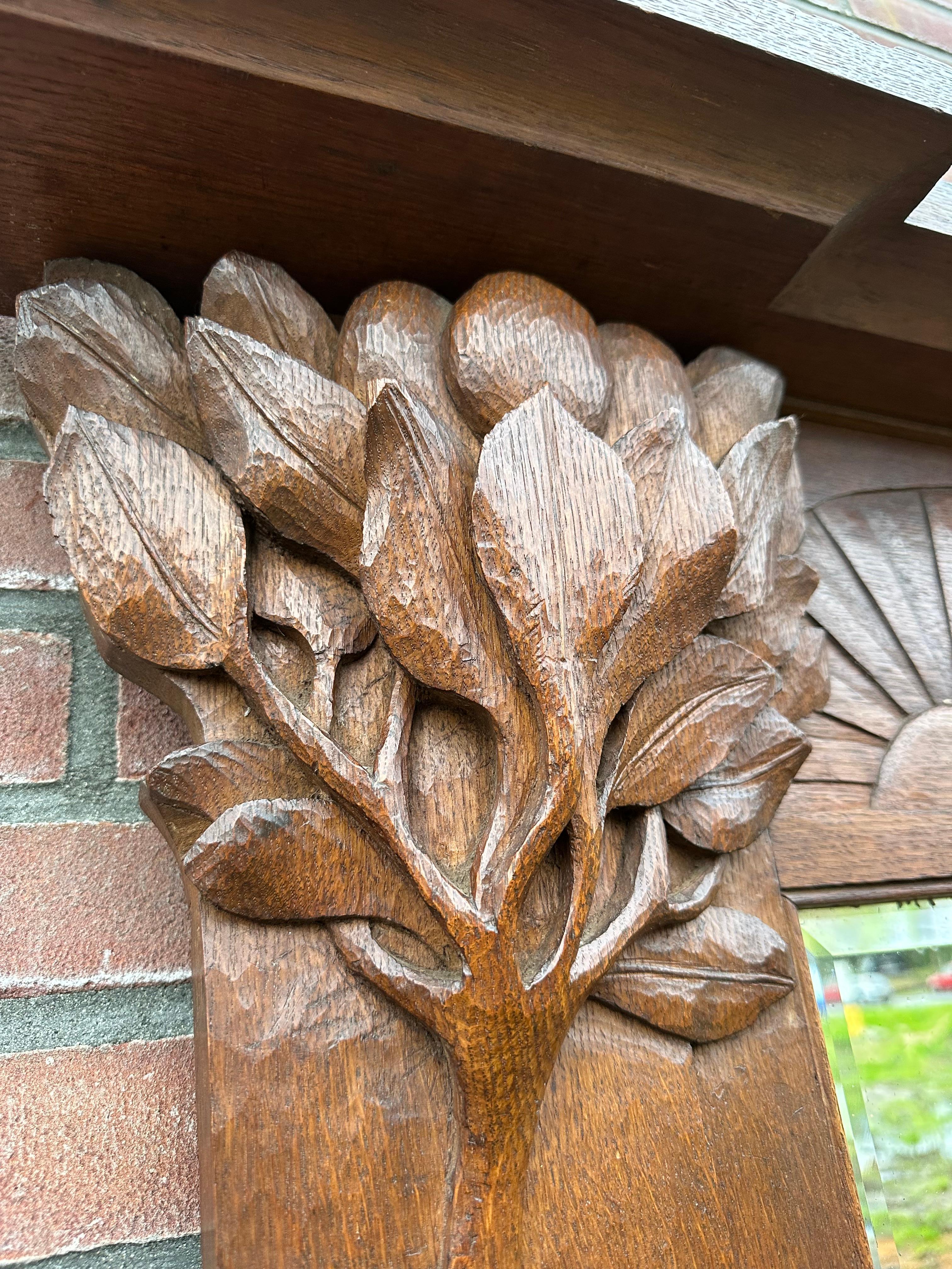 Chêne  Miroir mural / de cheminée en bois pur Arts & Crafts w.. Incroyables plantes sculptées à la main en vente