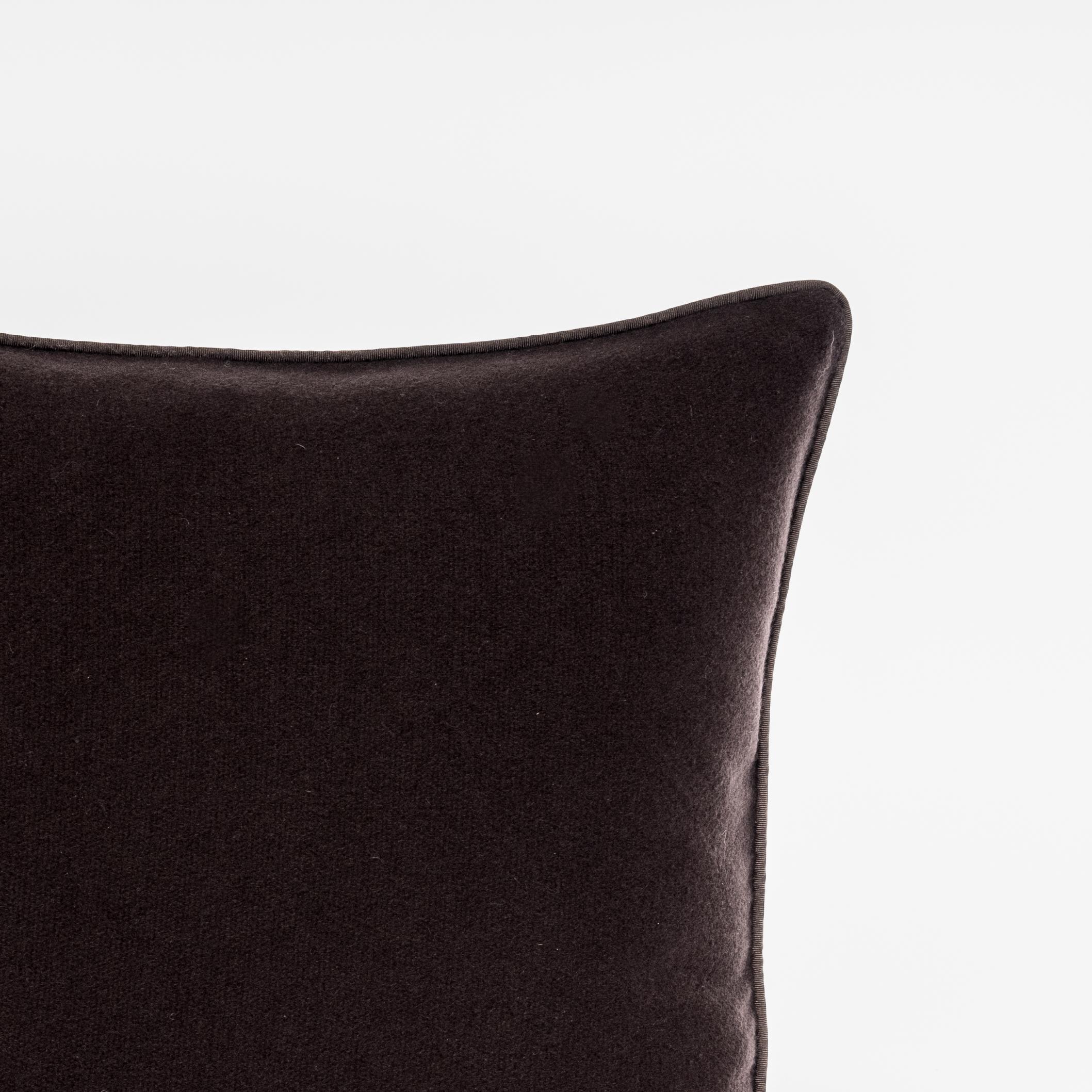 Pure Cashmere fabric Cushion with a tight knitted effect.

Cashmere textile is one of the most valuable and thin fiber in the world. Extremely soft and lightweight, it is breathable and helps body temperature thermoregulation thanks to its