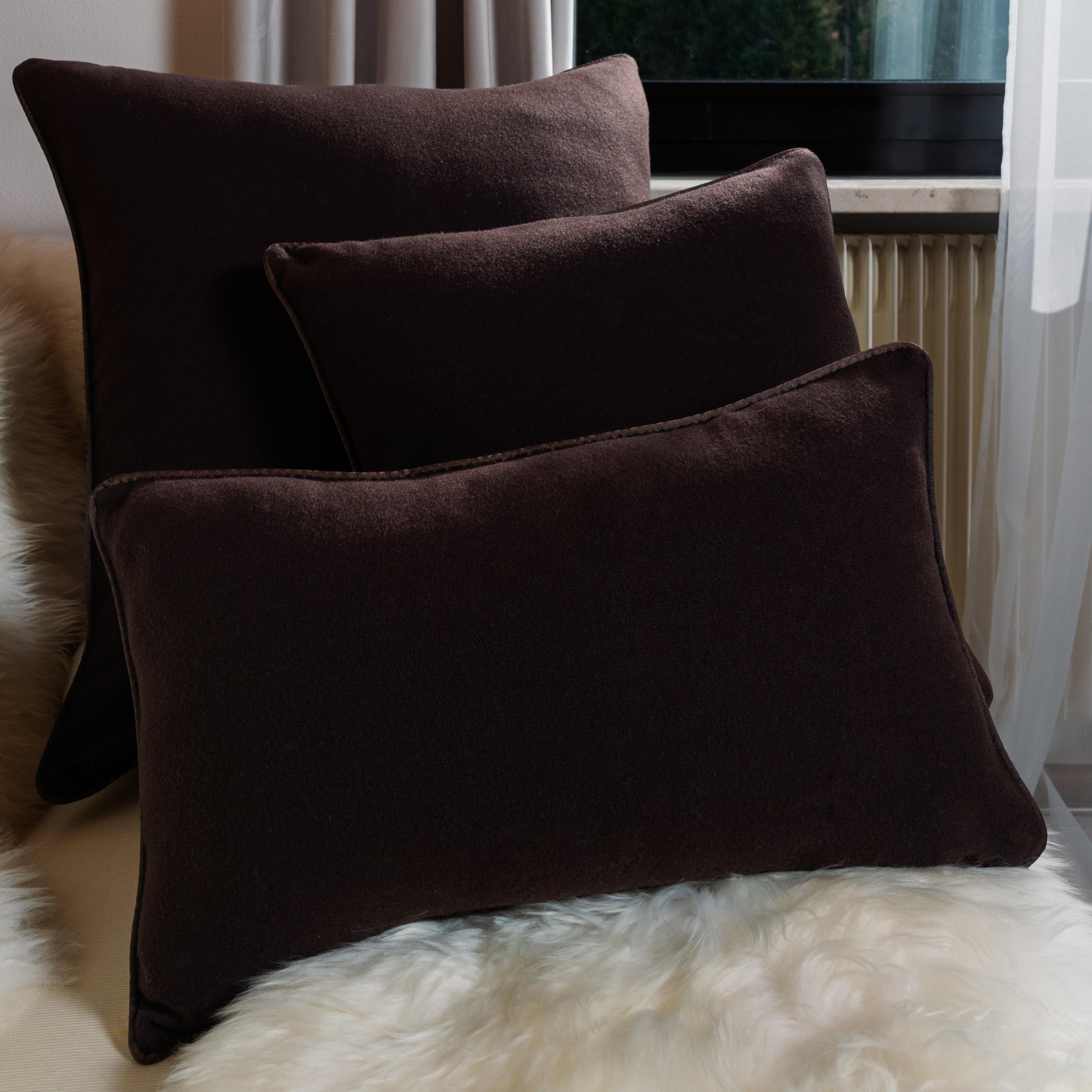Braunes Lendenkissen aus reinem Kaschmir von Muchi Decor, hergestellt in Italien (21. Jahrhundert und zeitgenössisch) im Angebot
