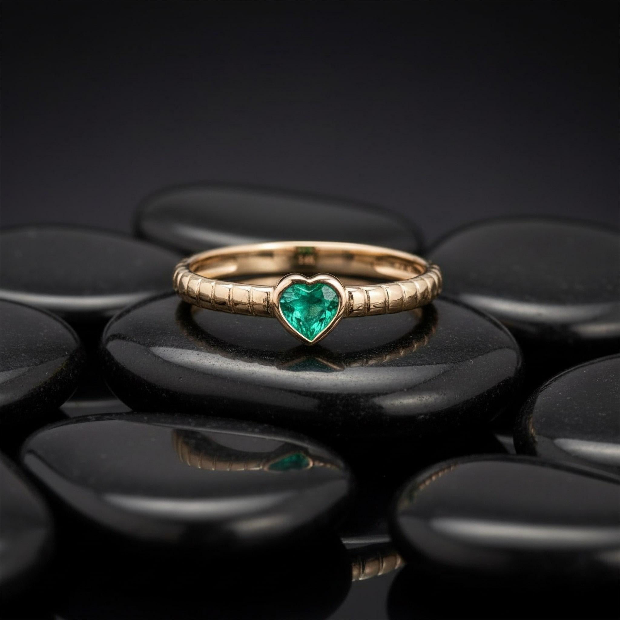 For Sale:  Pure Emerald Pink Sapphire 14K (or 18k upon request) Yellow Gold Solitaire Ring 3