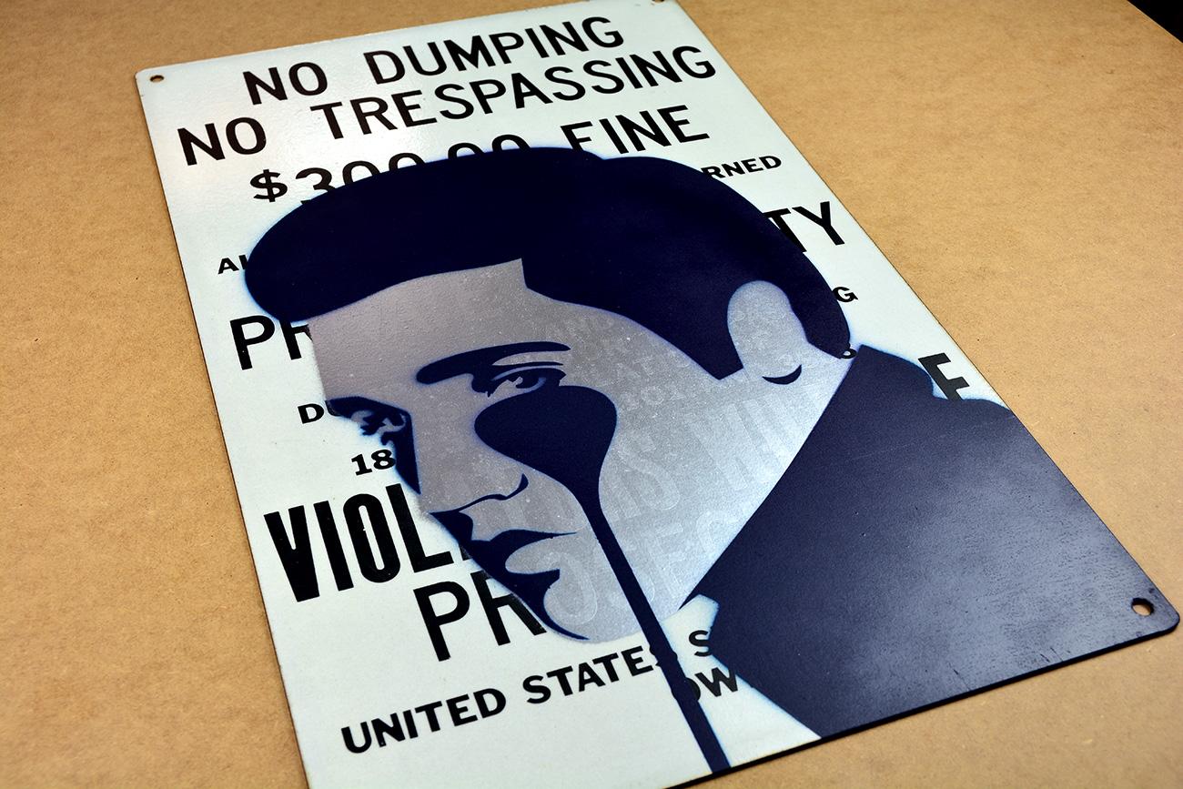 PURE EVIL - 300$ FINA Obra ÚNICA Elvis Presley Arte Pop Urbano Hollywood - Mixed Media Art Arte callejero de Pure Evil
