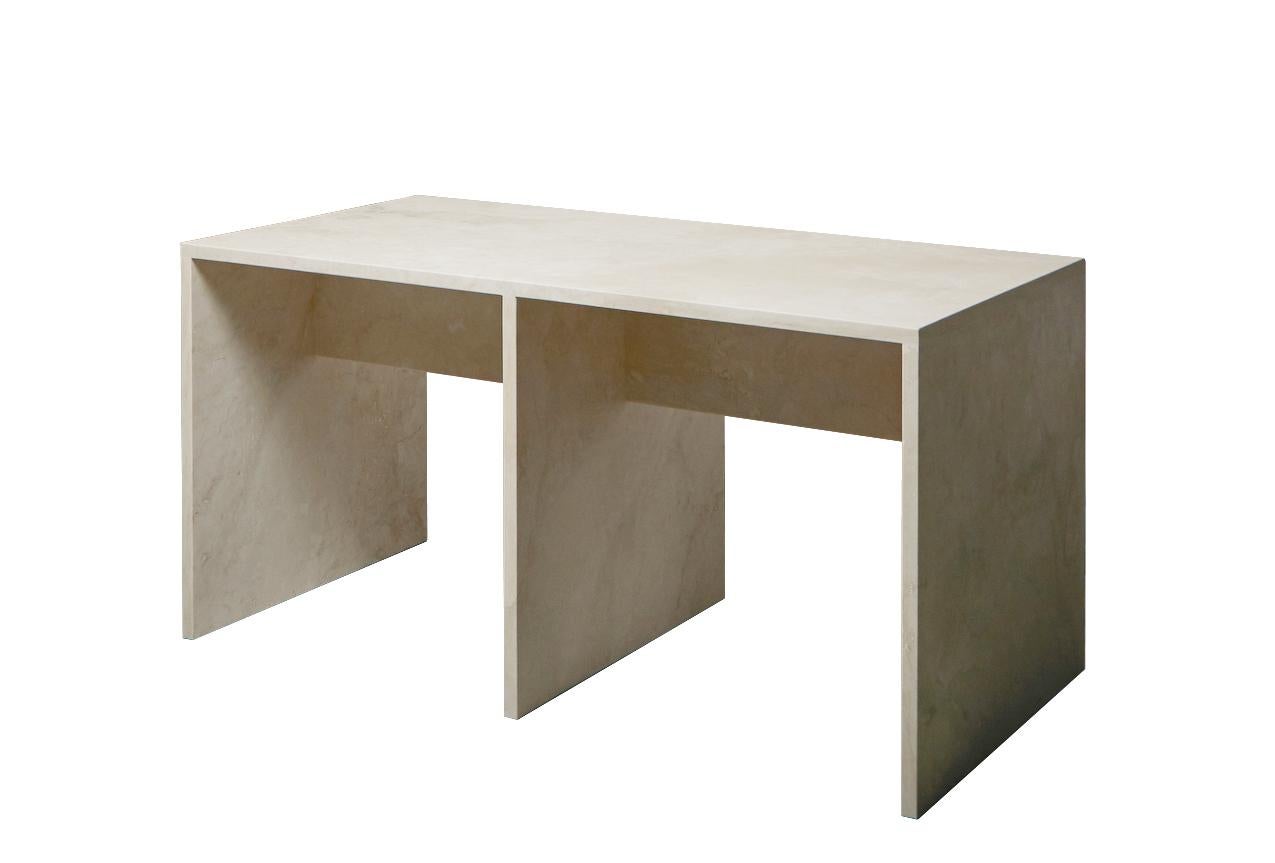 Nº113 Konsolentisch oder Schreibtisch aus Travertin von Amee Allsop (Minimalistisch) im Angebot