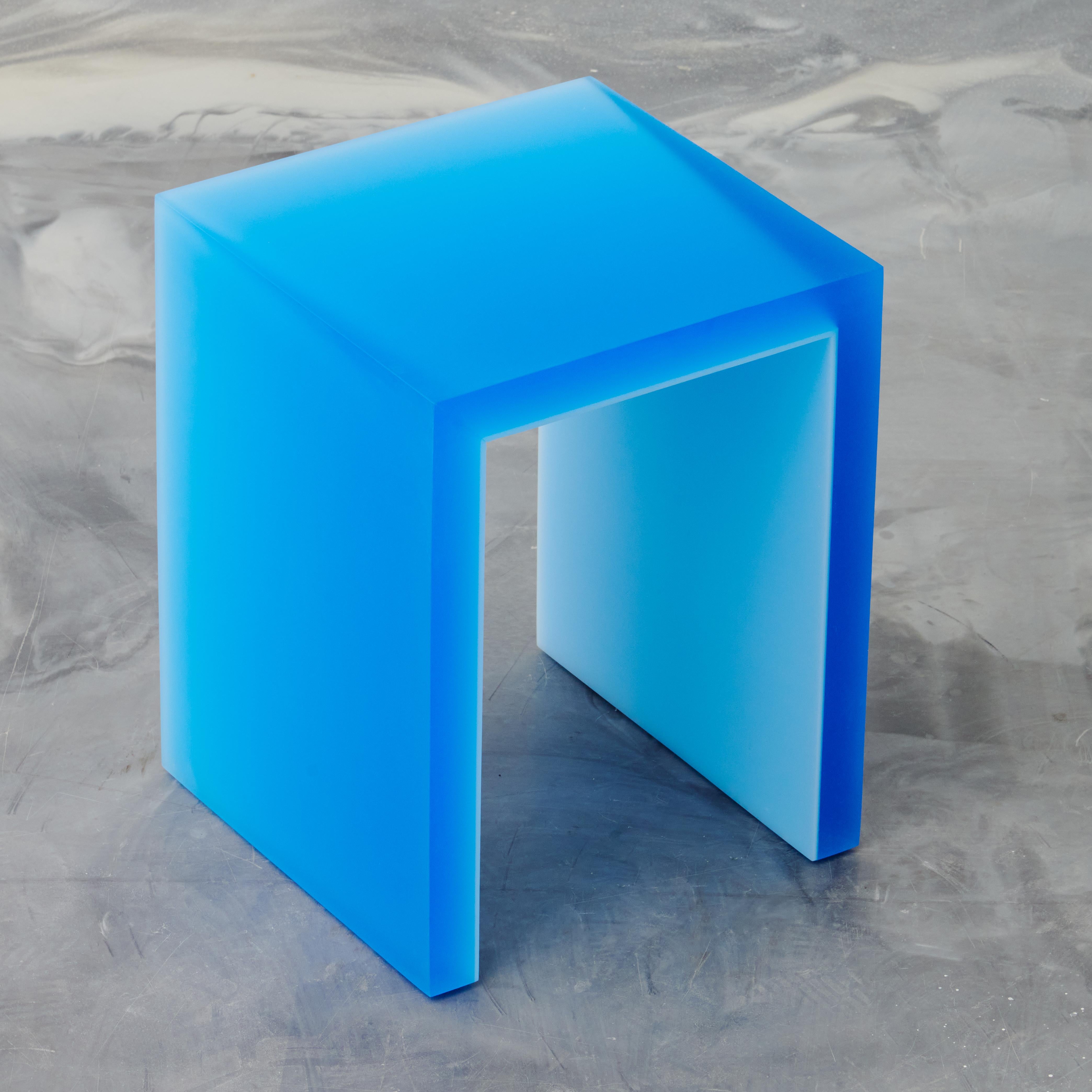 The pure shift side table uses opaque and transparent resin to effortlessly express Facture's signature shift technique with contrasting directions and angles to let light play on and through the piece.
Edition of 8 + 2AP.

Item available for