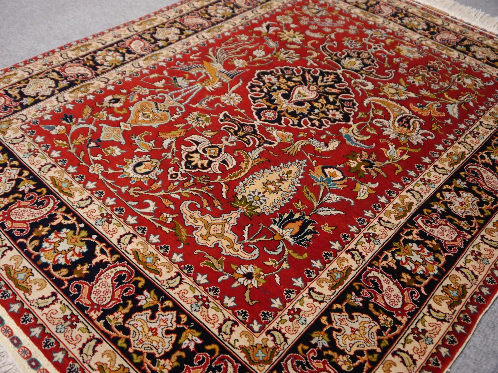 Very fine Turkish pure silk Hereke prayer rug from the famous Ozipek workshop. 

Hereke silk carpet Özipek rug Turkey  3.3 x 2.5 ft 100 x 76 cm 
Rare fine Hereke silk carpet, hand-knotted 1 million knots per m² / 654 kpsi.
Design: Hereke Silk