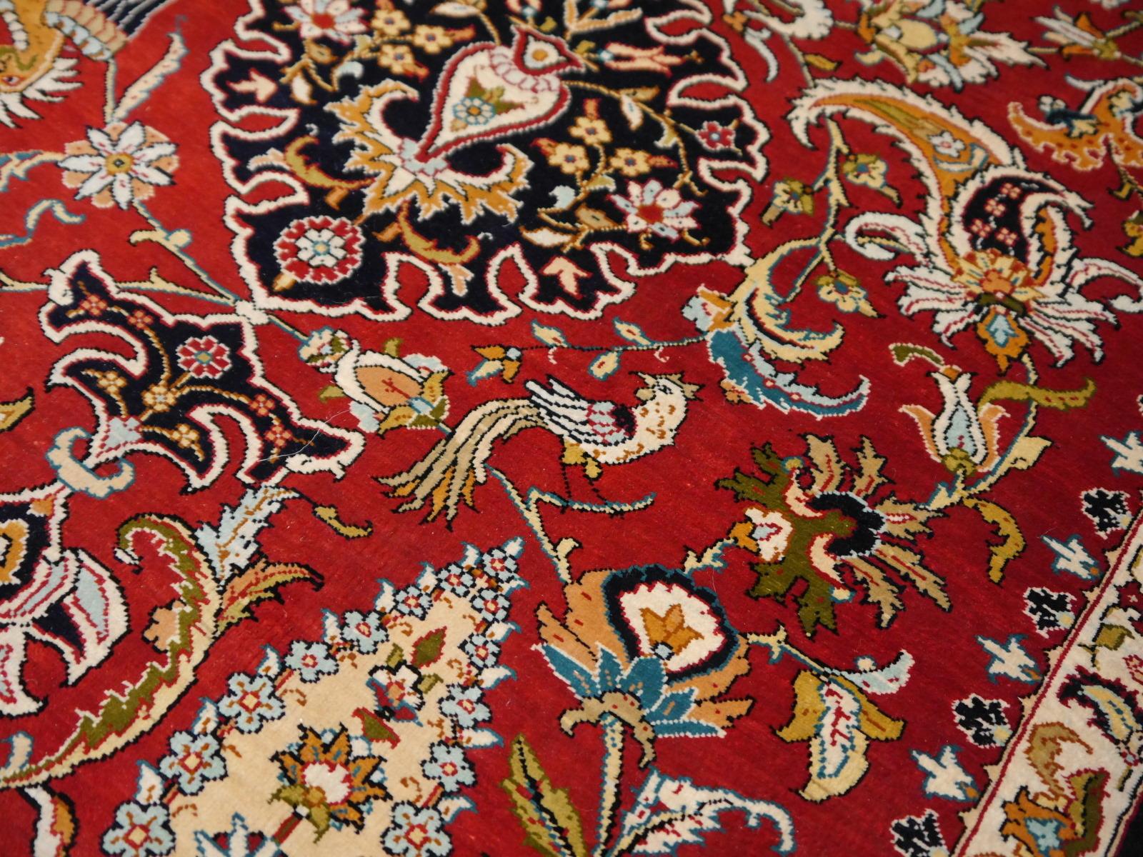 Pure Silk Hereke Ozipek Turkish Rug Signed In Excellent Condition For Sale In Lohr, Bavaria, DE