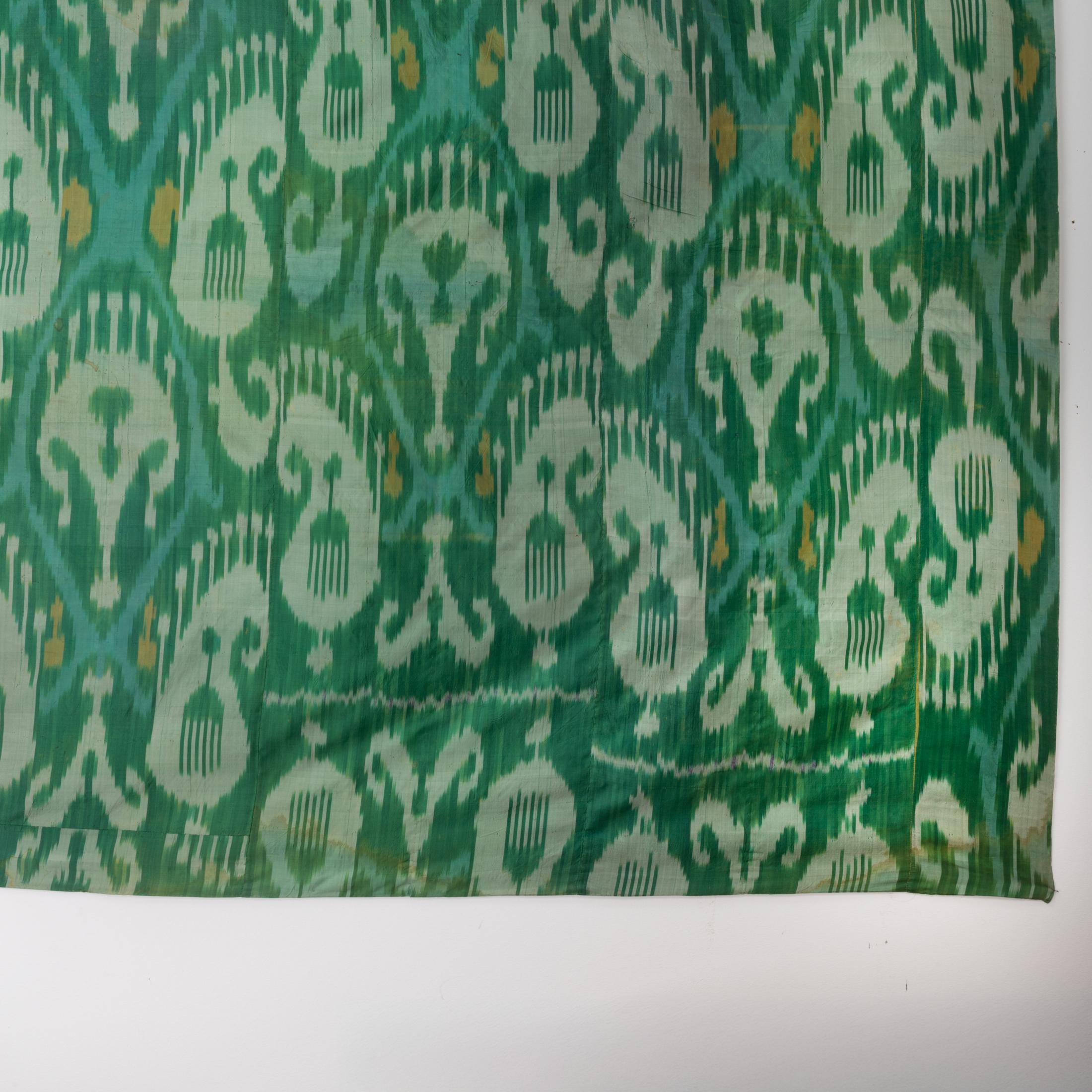Ikat-Tafel aus reiner Seide, frühes 20. Jahrhundert, Usbekistan (Usbekisch) im Angebot