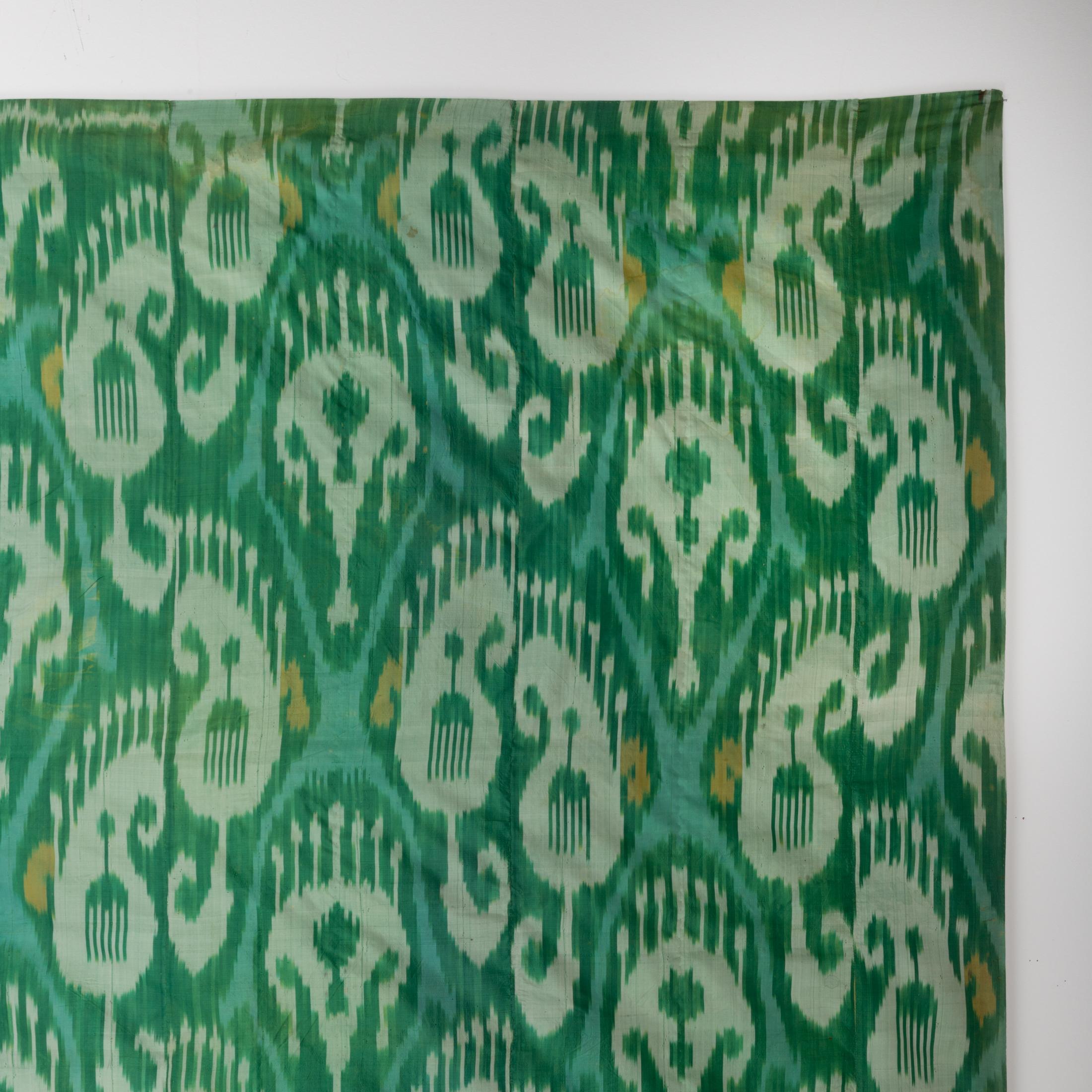 Ikat-Tafel aus reiner Seide, frühes 20. Jahrhundert, Usbekistan im Angebot 3
