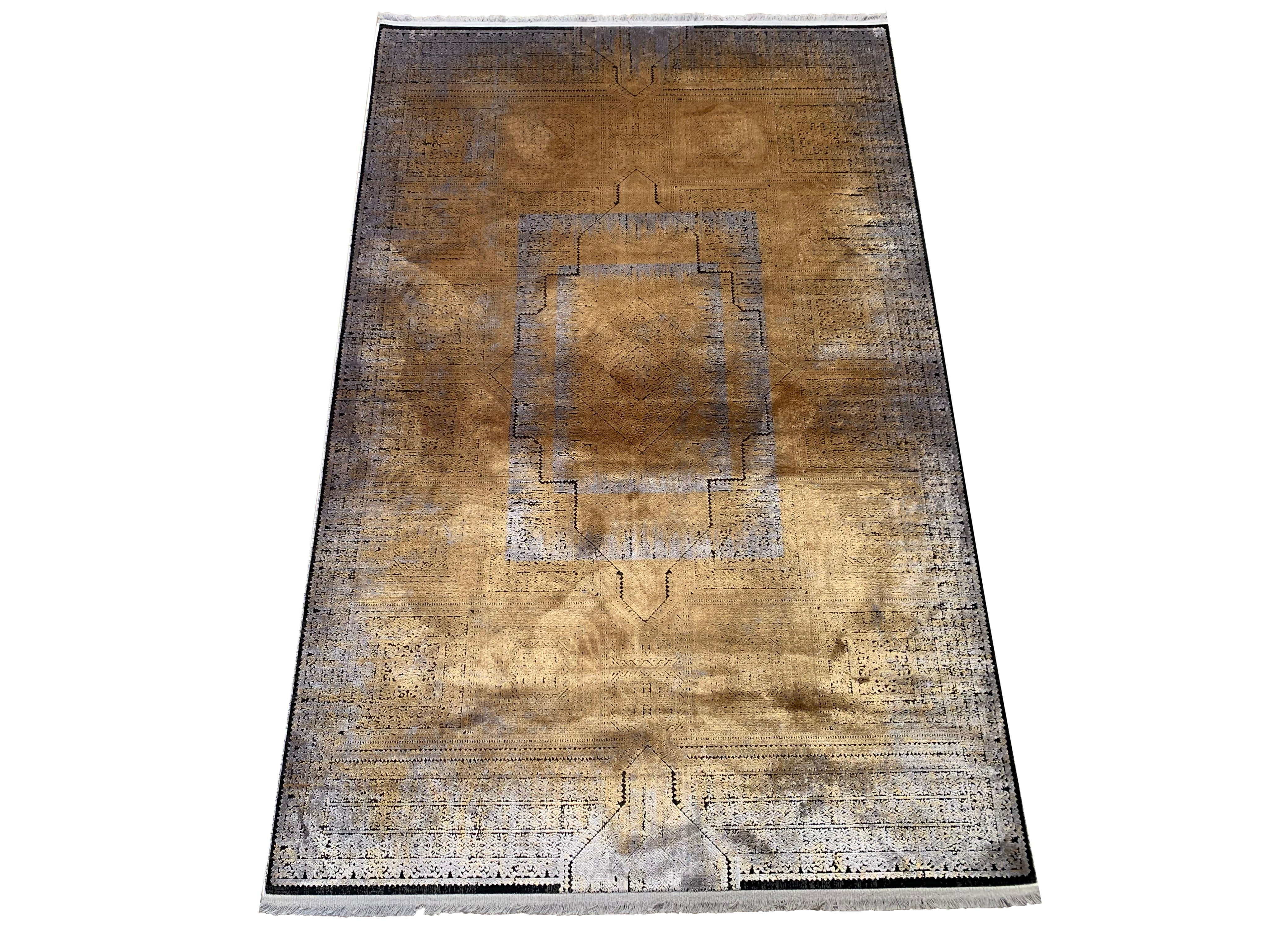 Tufted art silk pile on a art silk foundation. (1000 KPSI)

Oxidized

New

Dimensions: 3'10
