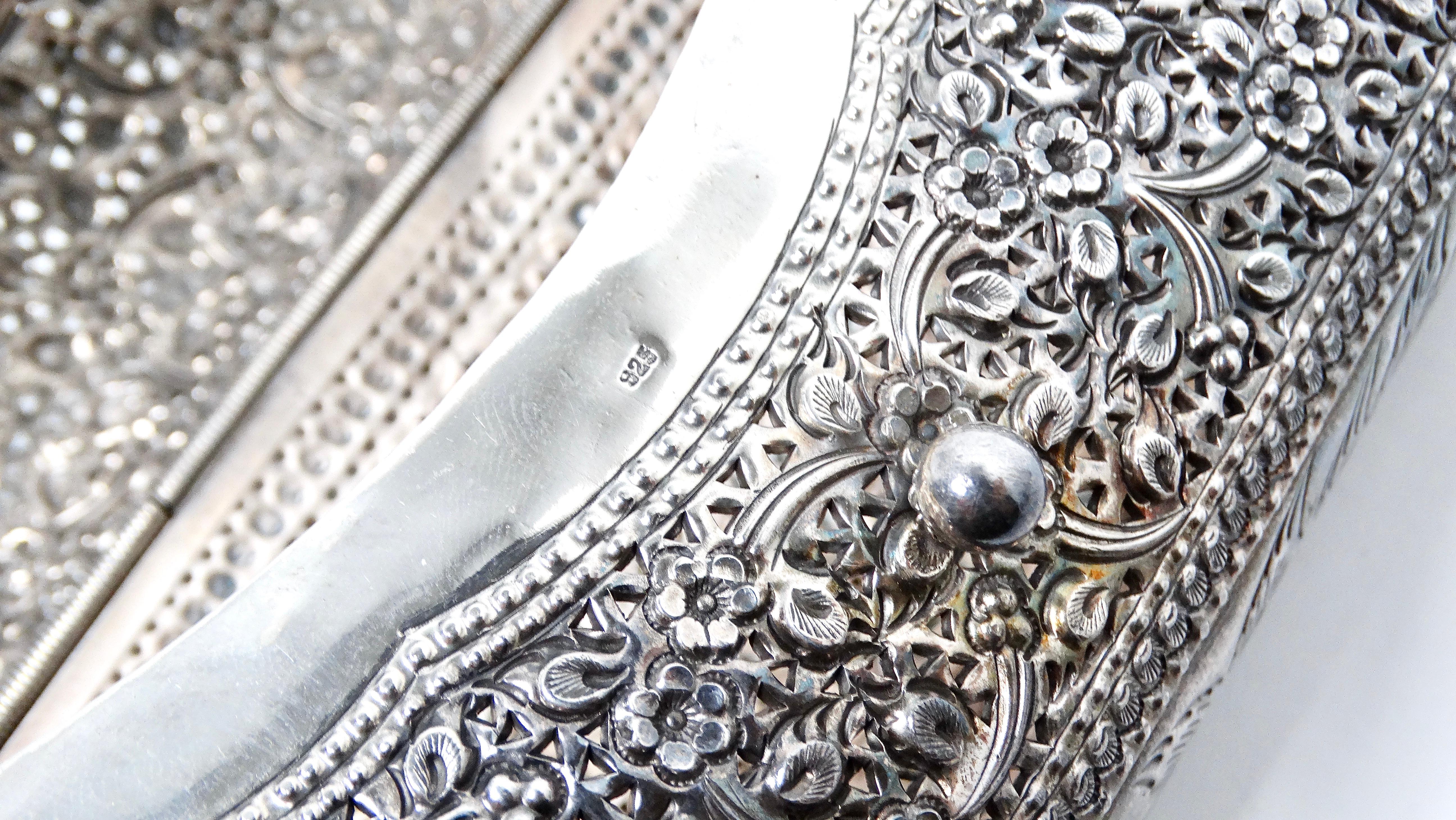Bolsa de Embrague Crossbody Filigrana Floral Plata Pura circa vintage en venta 5