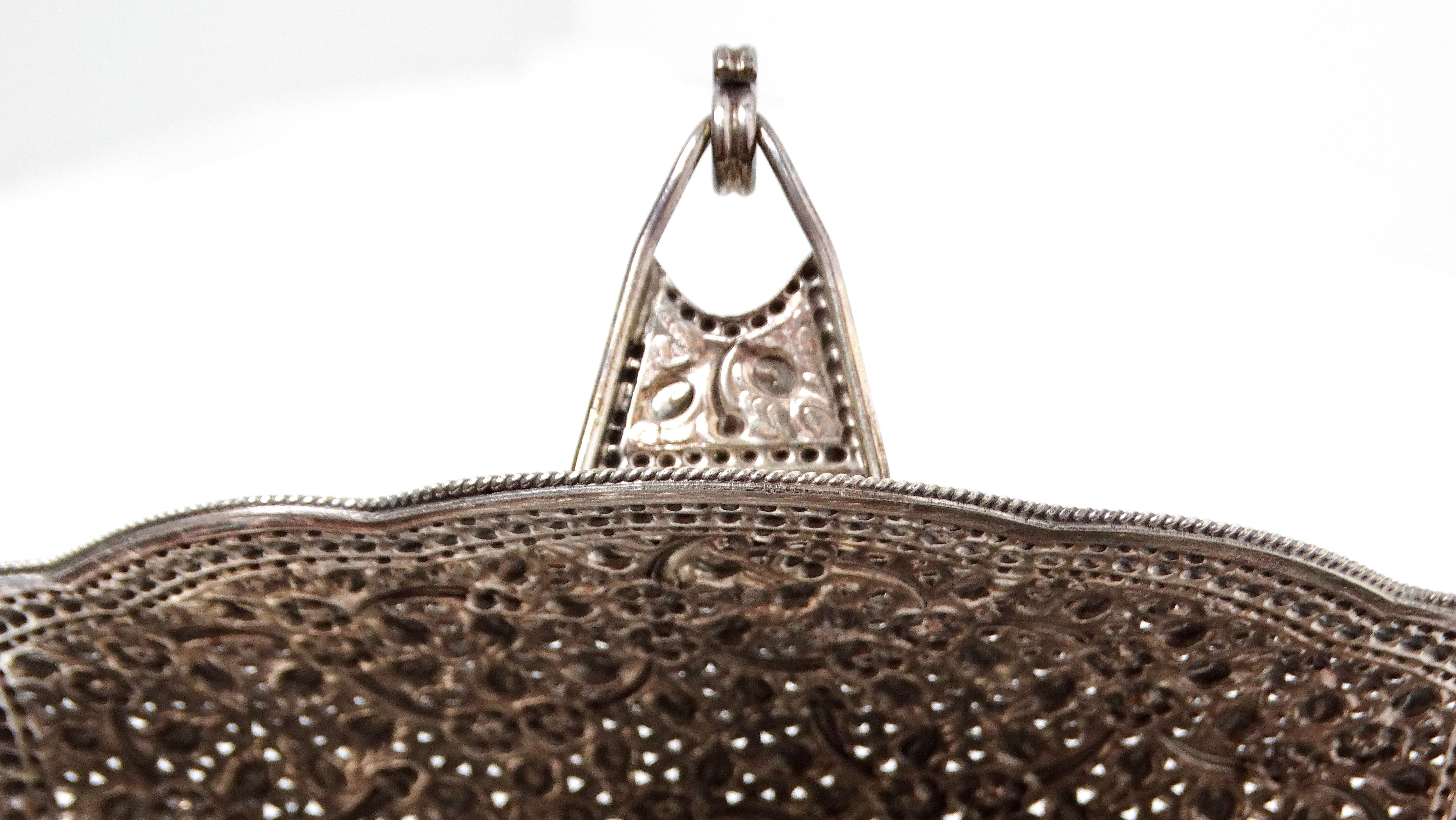 Bolsa de Embrague Crossbody Filigrana Floral Plata Pura circa vintage en venta 4