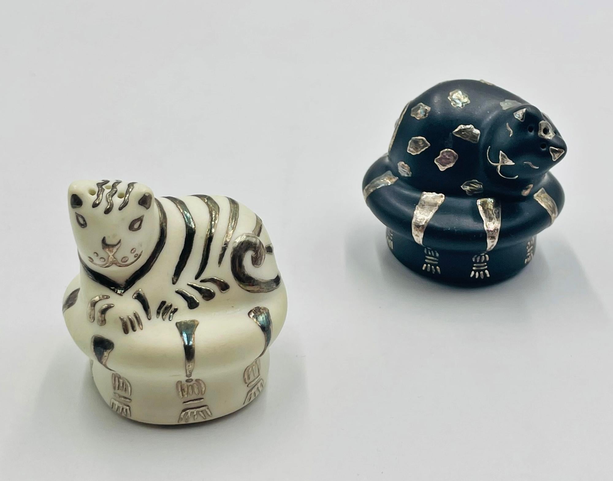 Salero y Pimentero Gato de Plata Pura y Porcelana de Emilia Castillo finales del siglo XX en venta