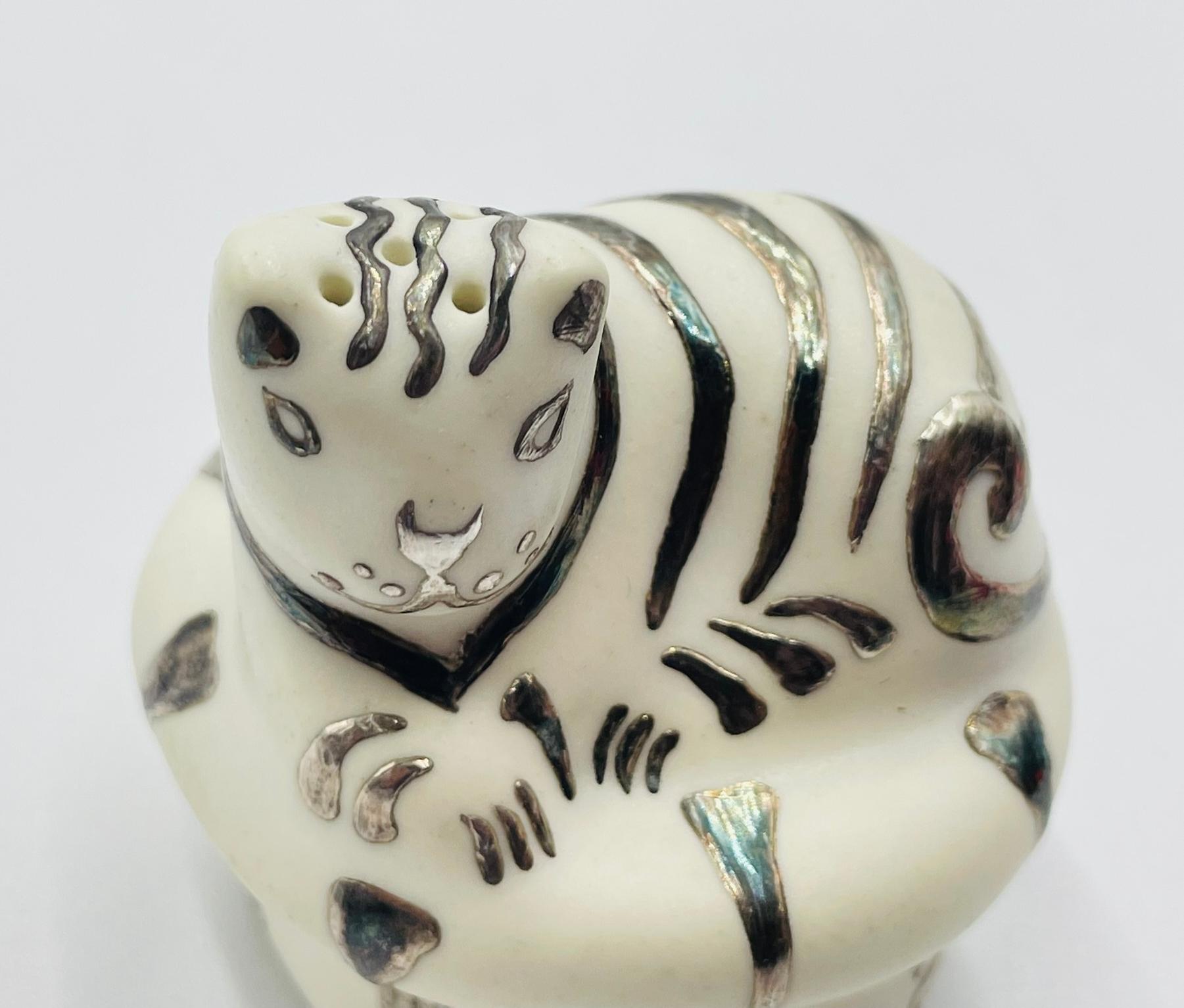 Salero y Pimentero Gato de Plata Pura y Porcelana de Emilia Castillo en venta 1