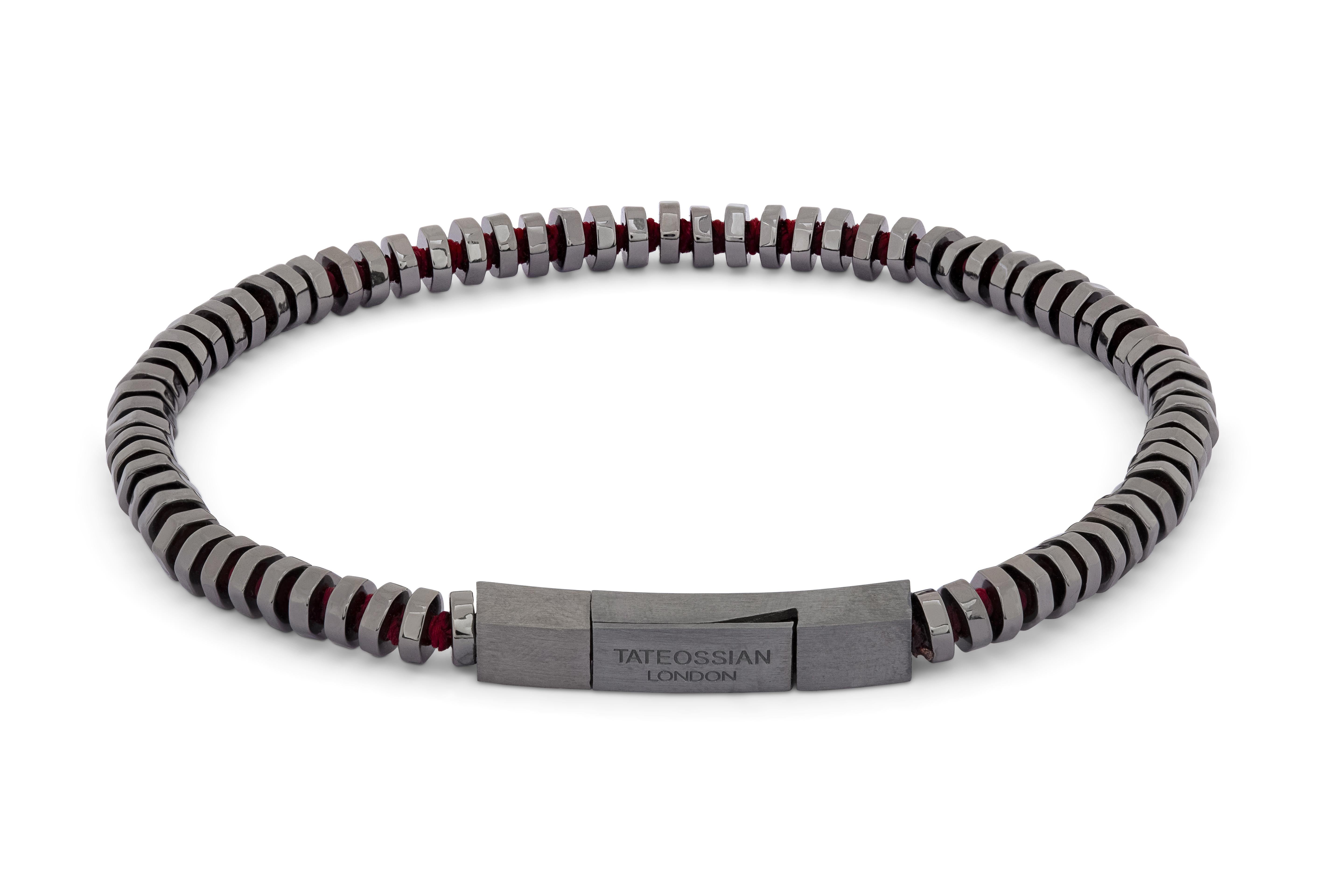 Pure Thread Bracelet with Red Macramé in Black Rhodium Plated Sterling Silver, Size M

Irregular shaped, hand-polished silver discs sit stacked together to create a harmonious, multi-layered piece. Set on red thread, with our classic square click