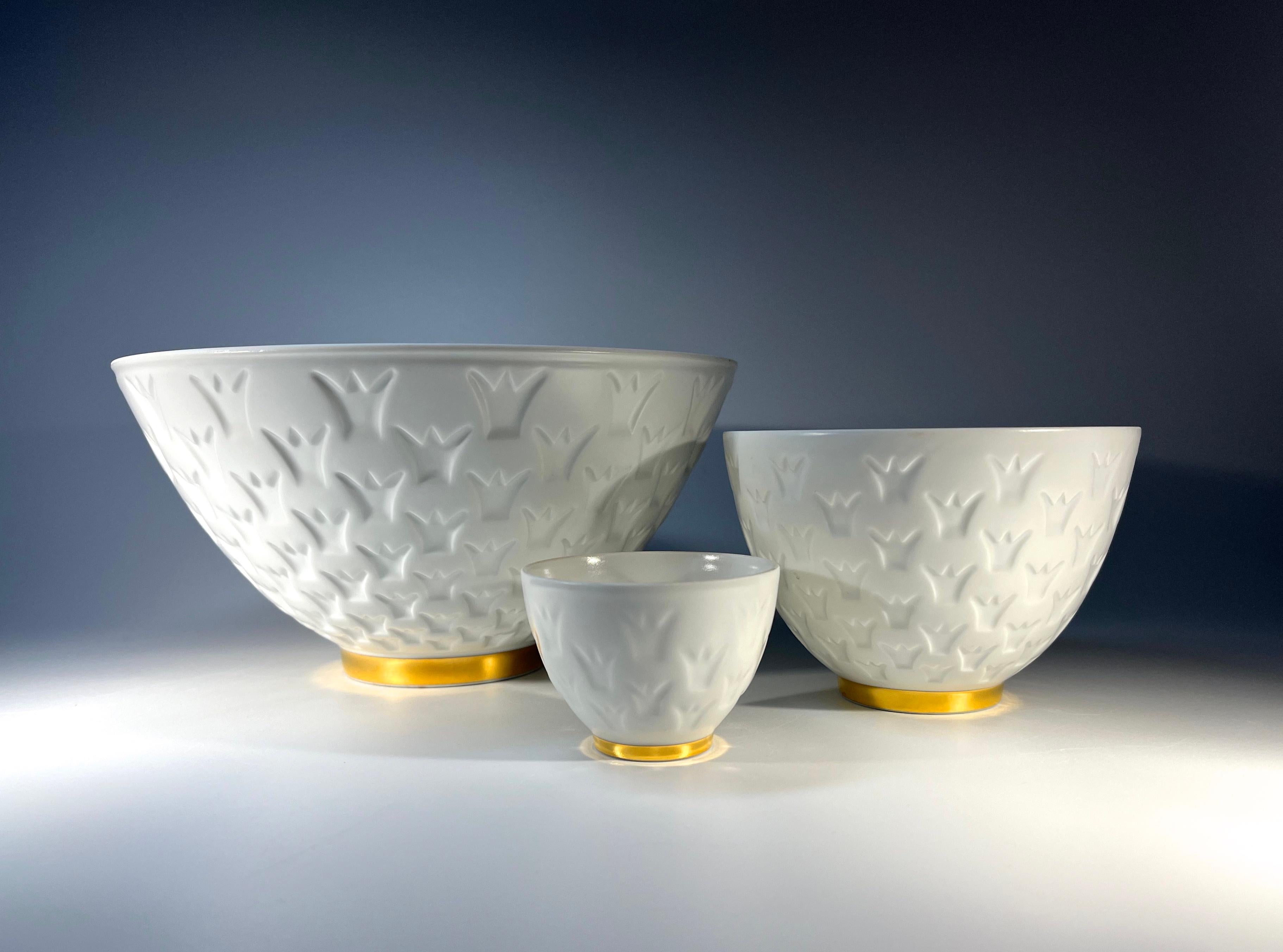 Pure White And Gold, Crown Bowl Set By Gunnar Nylund For Rörstrand, Sweden For Sale 3