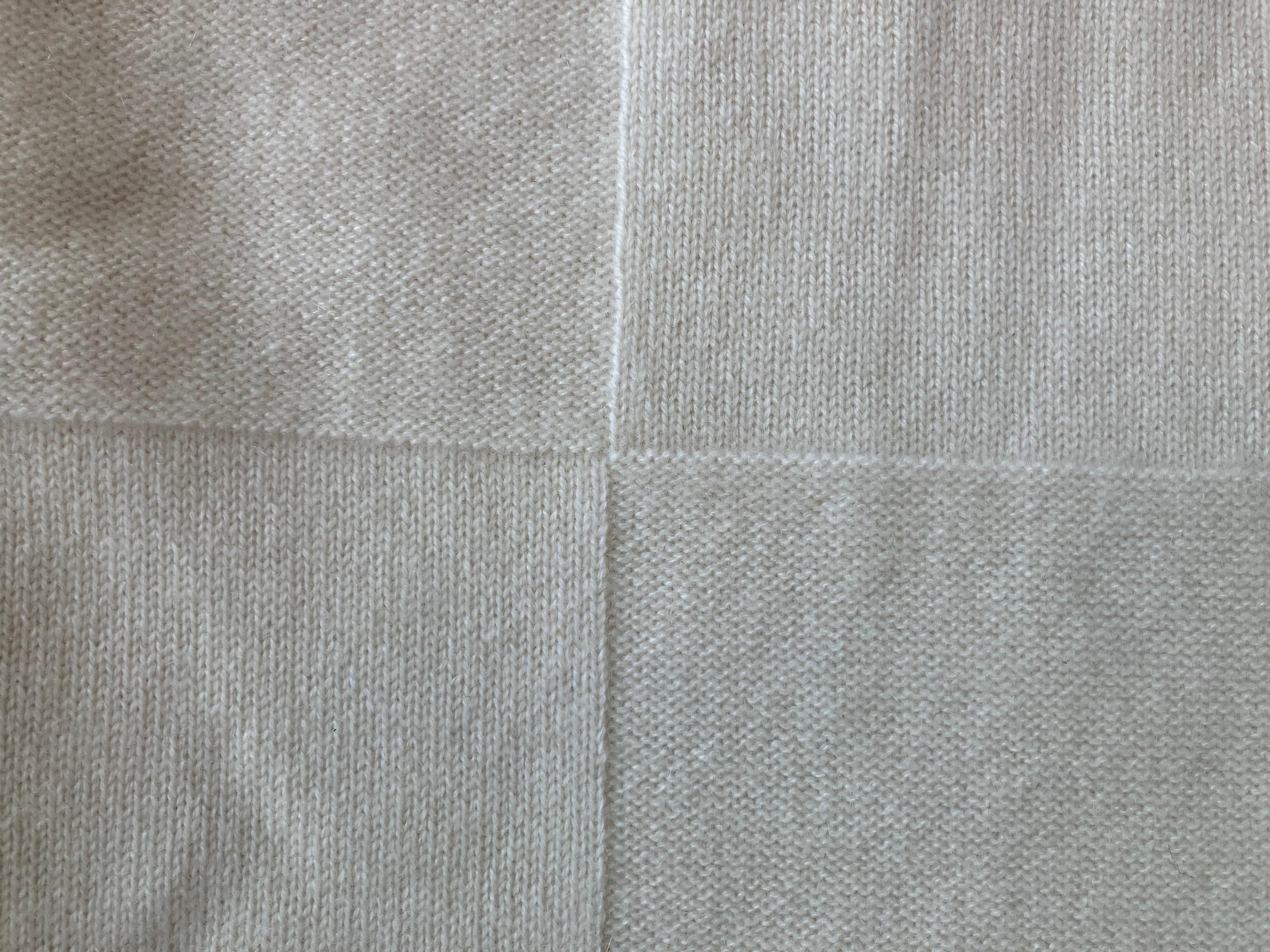 Pure White Cashmere Blanket by Corte di kel (Made in Perugia Italy,  190×150cm) In New Condition For Sale In Shibuya City, Tokyo
