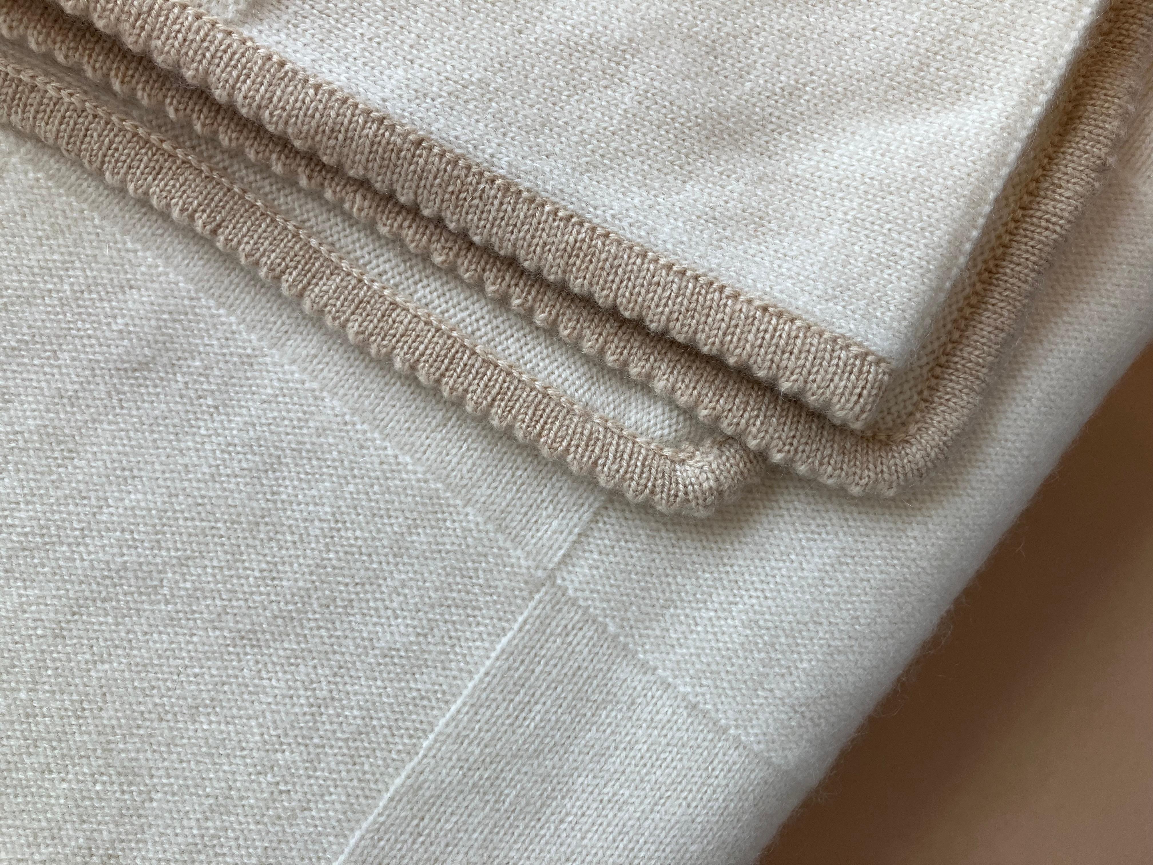 Contemporary Pure White Cashmere Blanket by Corte di kel (Made in Perugia Italy,  190×150cm) For Sale