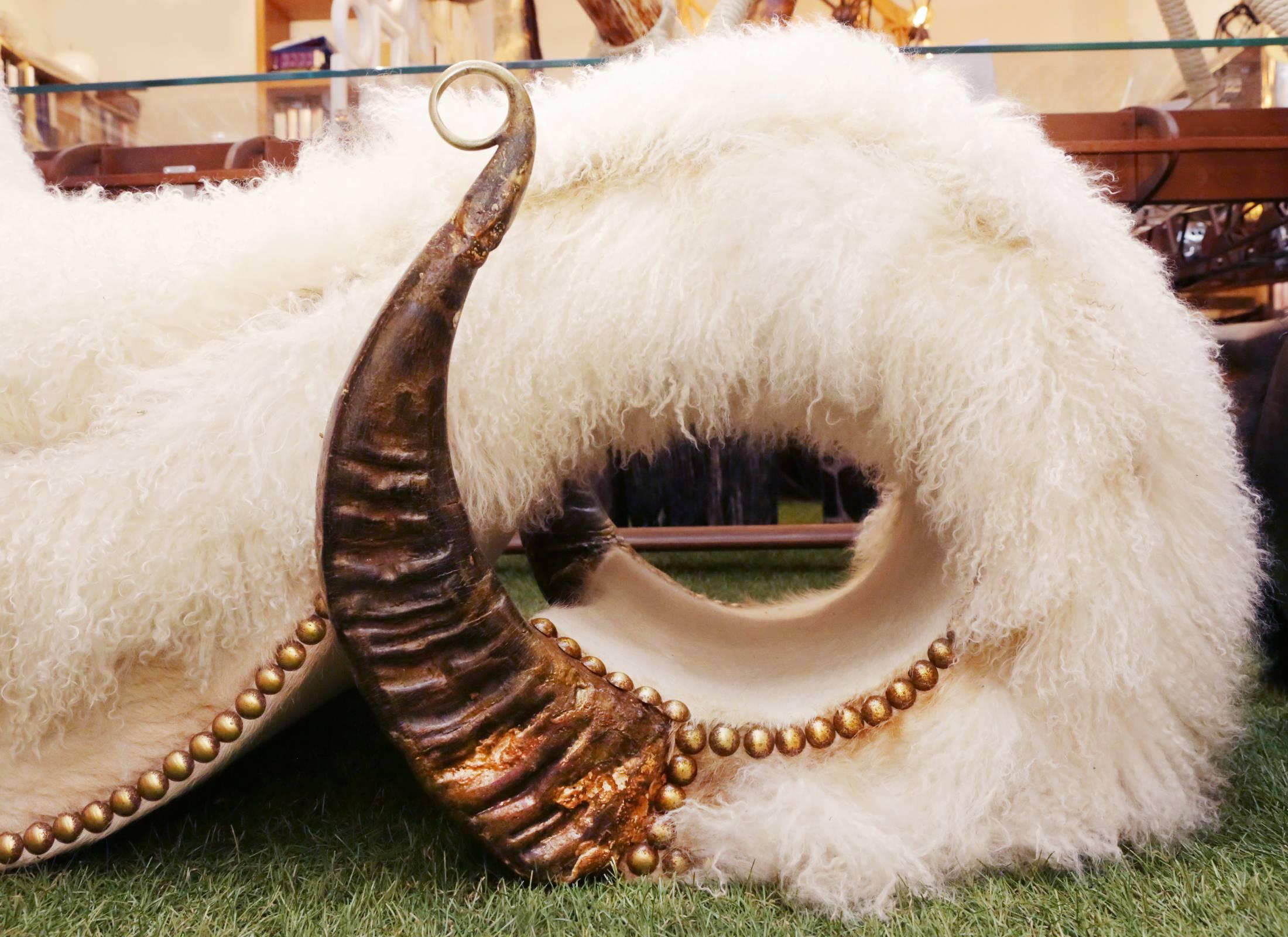 Pure White Lamb Armchair with Buffalo Horns In Excellent Condition In Paris, FR