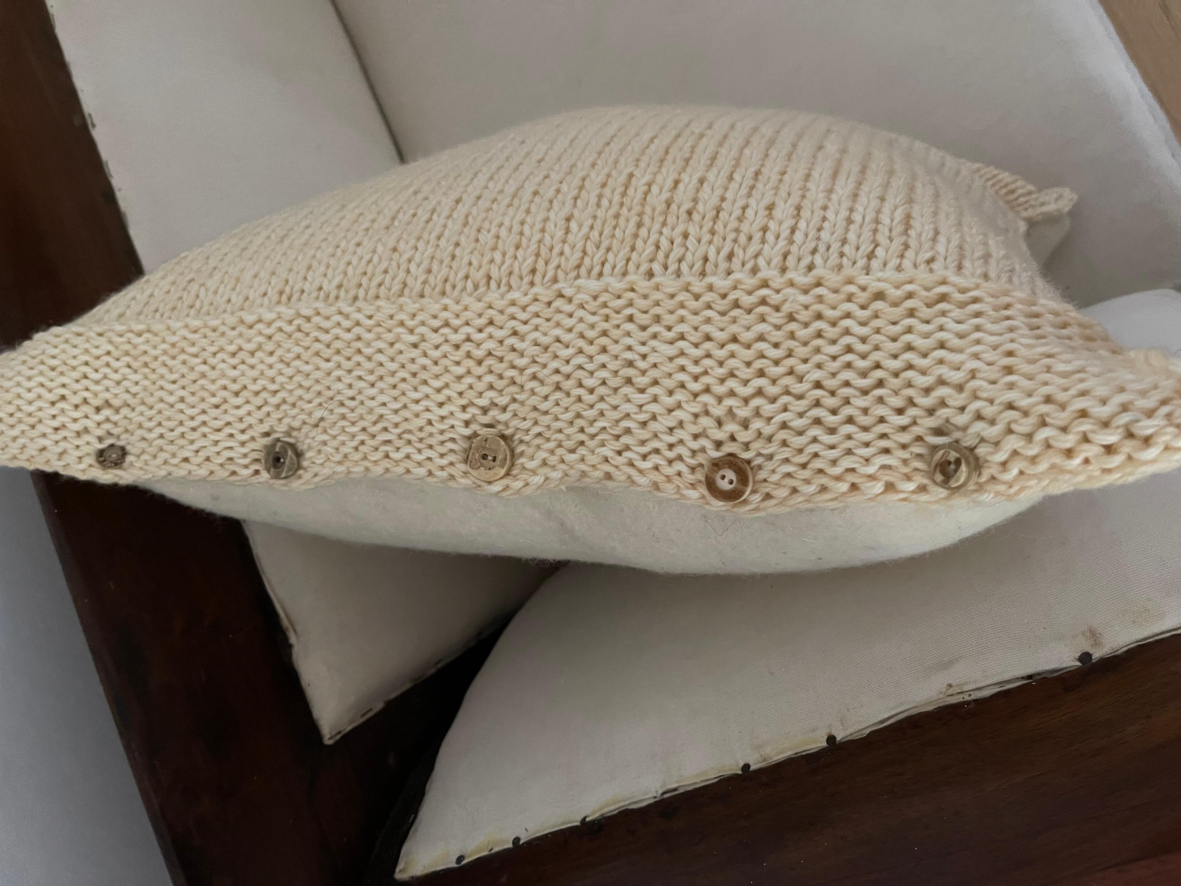 Cuscino moderno organico in pura lana fatto a mano 