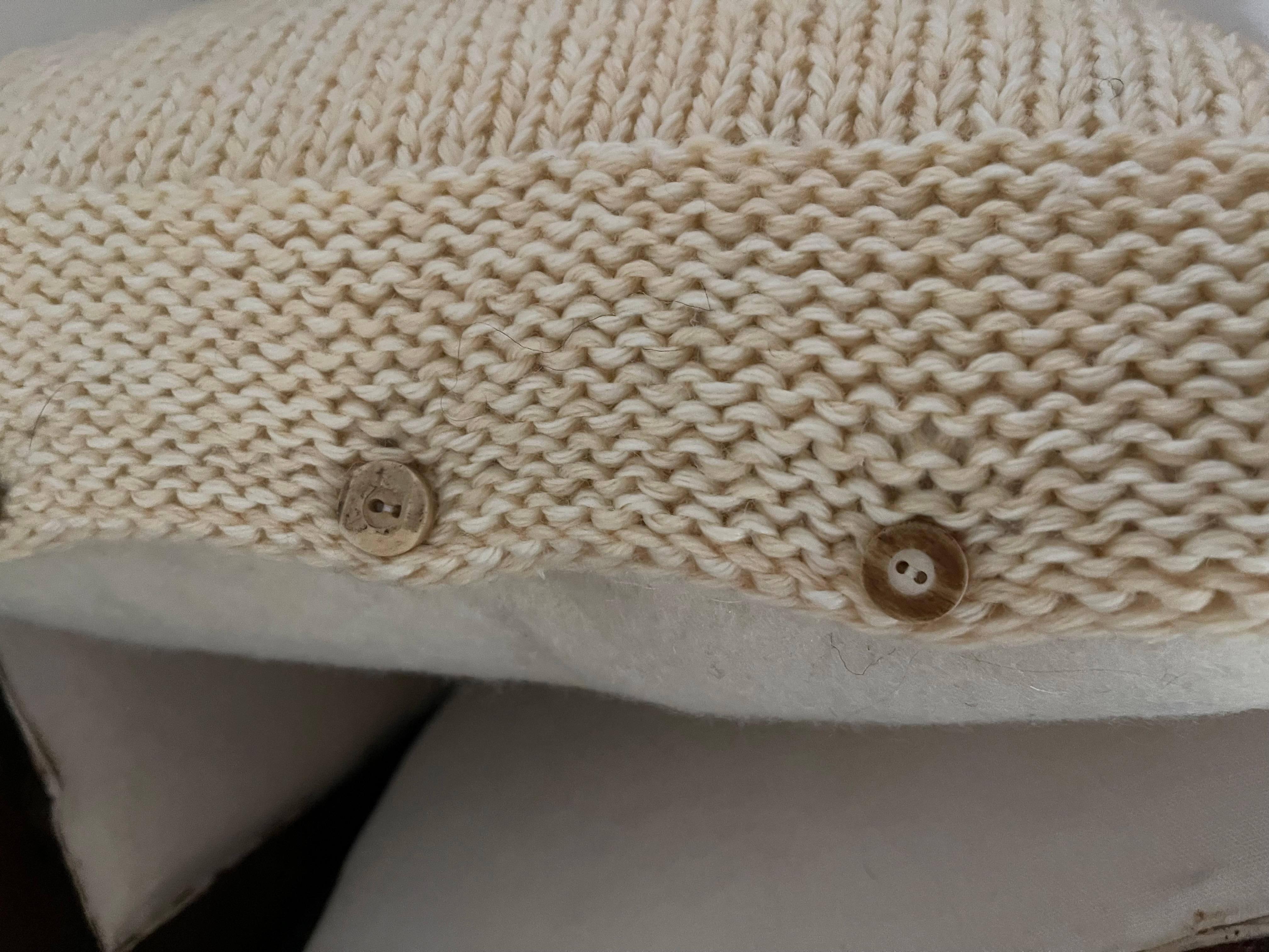 Cuscino moderno organico in pura lana fatto a mano 