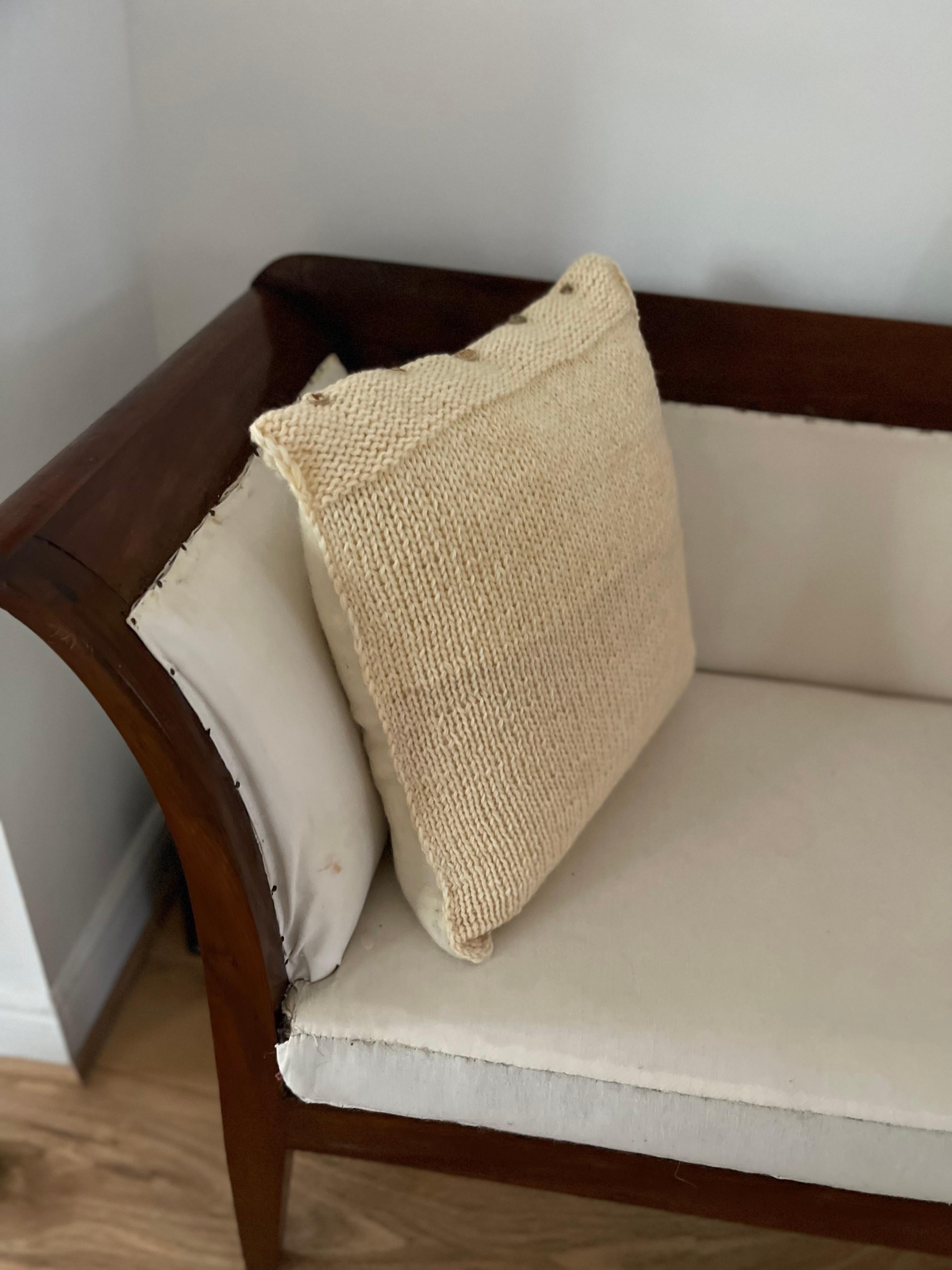 XXI secolo e contemporaneo Cuscino moderno organico in pura lana fatto a mano 