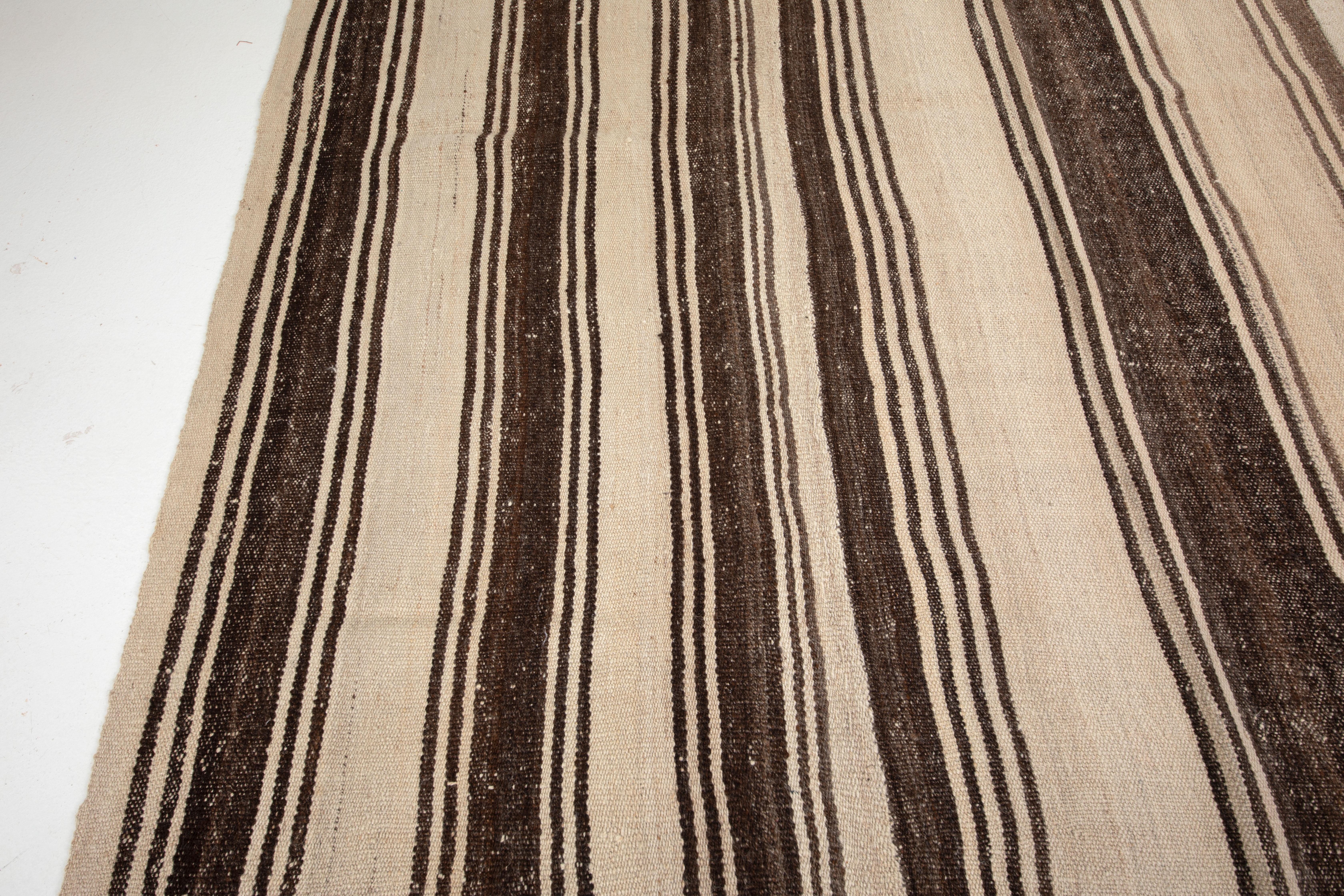 Kilim vintage de pura lana de Anatolia Central, Turquía, mediados del siglo XX en Bueno estado para la venta en Istanbul, TR