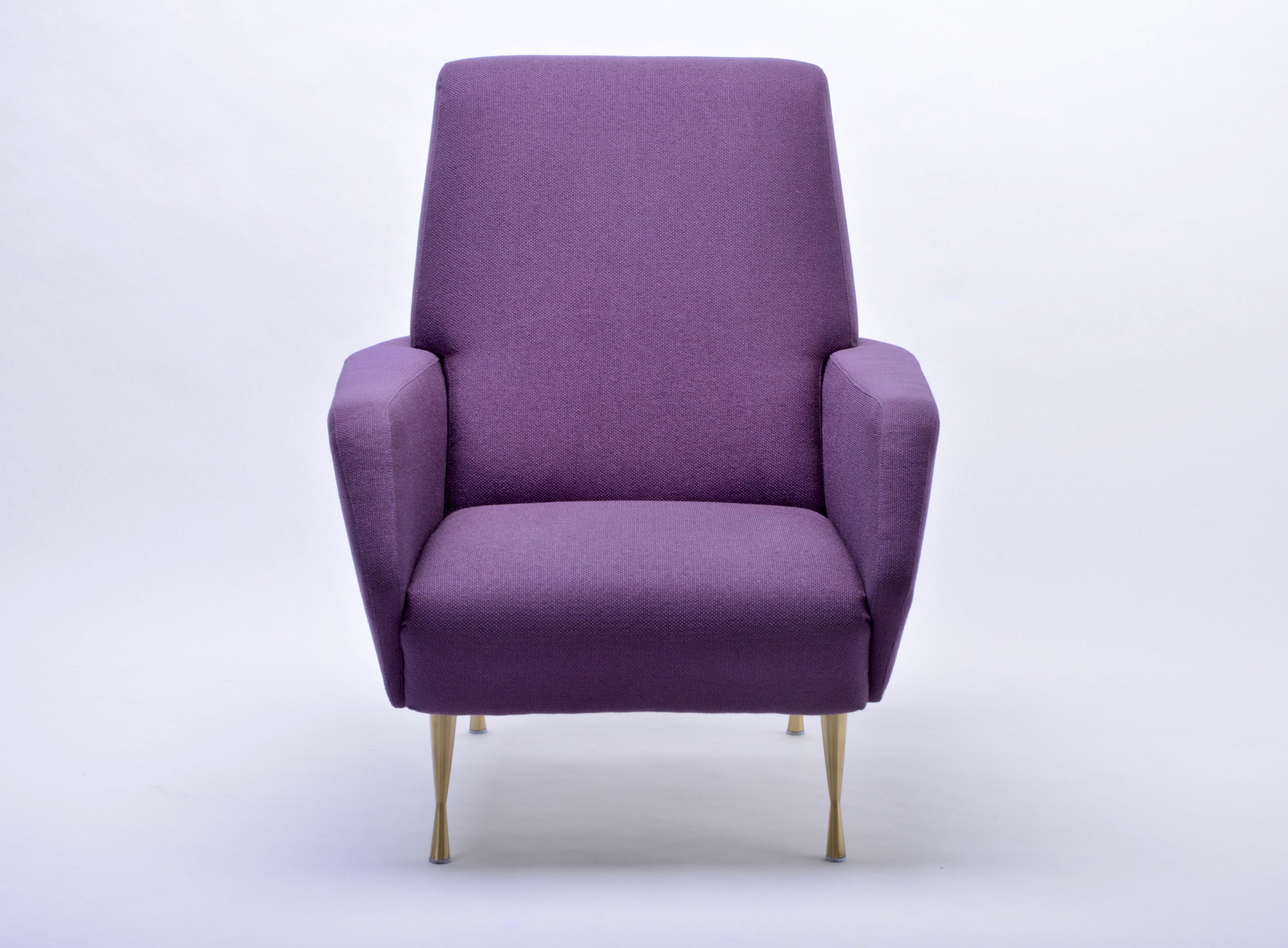 Purple Mid-Century Modern reupholstered ItalianlLounge Chair In Good Condition In Berlin, DE