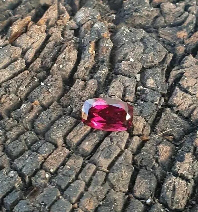Purple Garnet 5.35Cts Mozambique Purple Garnet CERTIFIED Baguette Grape Garnet
Light weight can be worn everyday

Additional information:
Condition: New without tags: A brand-new, unused, and unworn item (including handmade items) that is not in