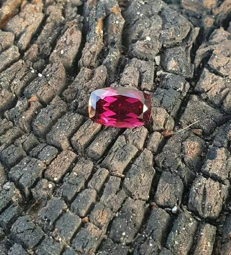 Baguette Cut Purple 5.35Cts Mozambique Baguette Grape Garnet For Sale
