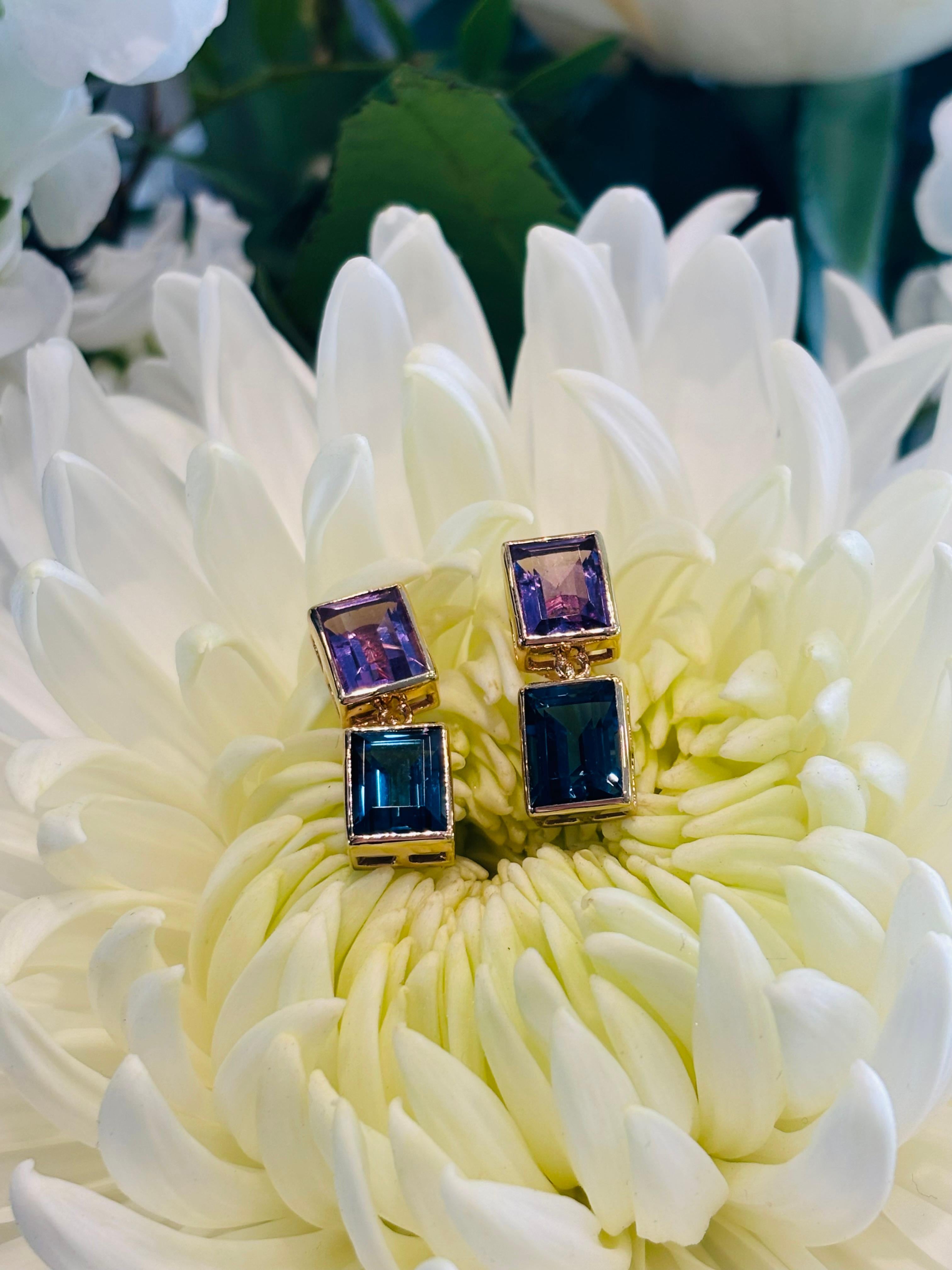 2 Tropfenohrringe mit lila Amethyst und Teal Topas für Damen oder Herren im Angebot