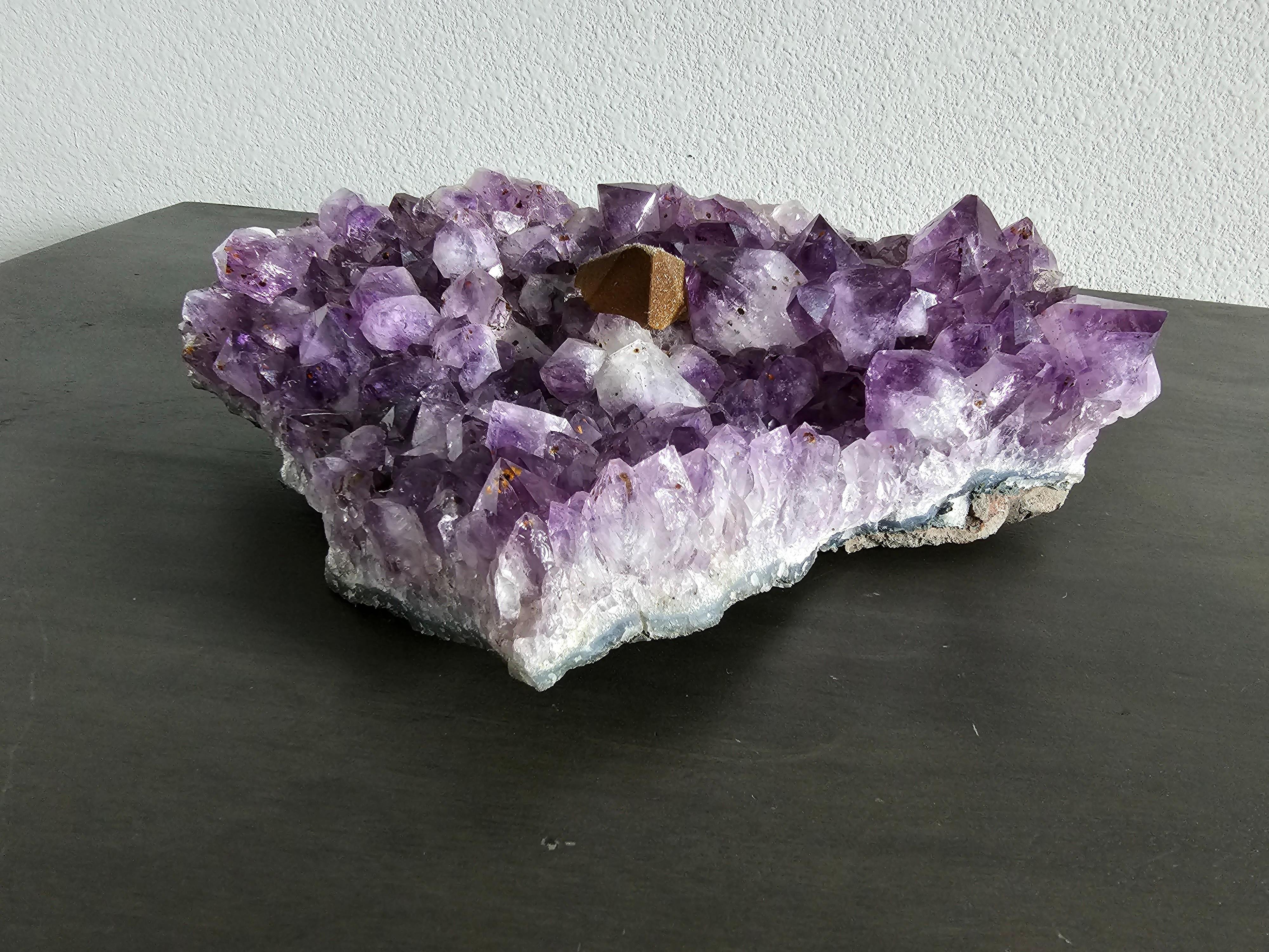 Racimo de amatista púrpura Cristal losa Calcita Hematites Espiga en venta 9