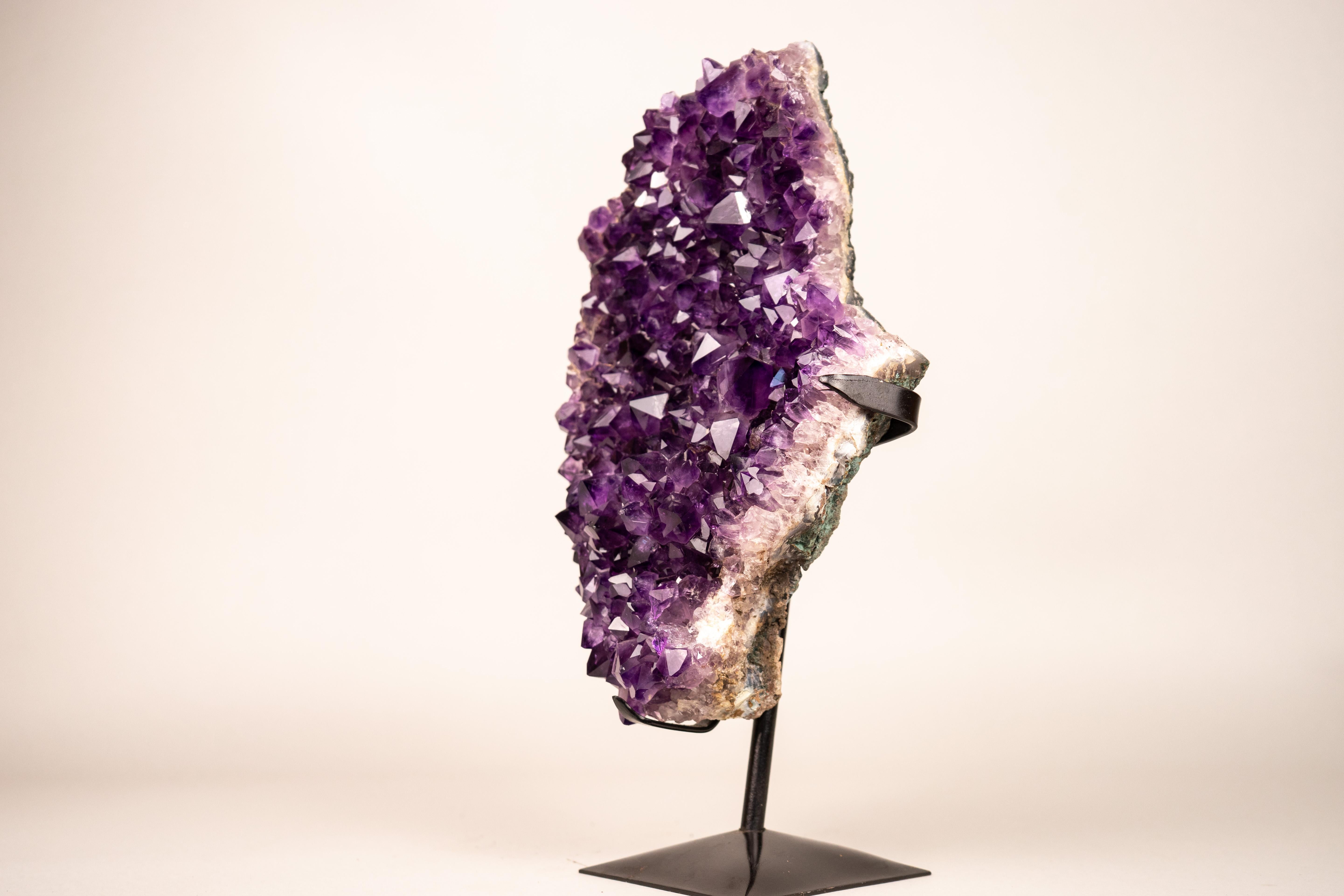 Cluster di cristalli di ametista viola con formazione di stalattiti a forma di fiore In condizioni Nuovo in vendita a Ametista Do Sul, BR
