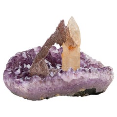 Cluster di cristalli di ametista con eccezionale formazione di calcite, Arte minerale