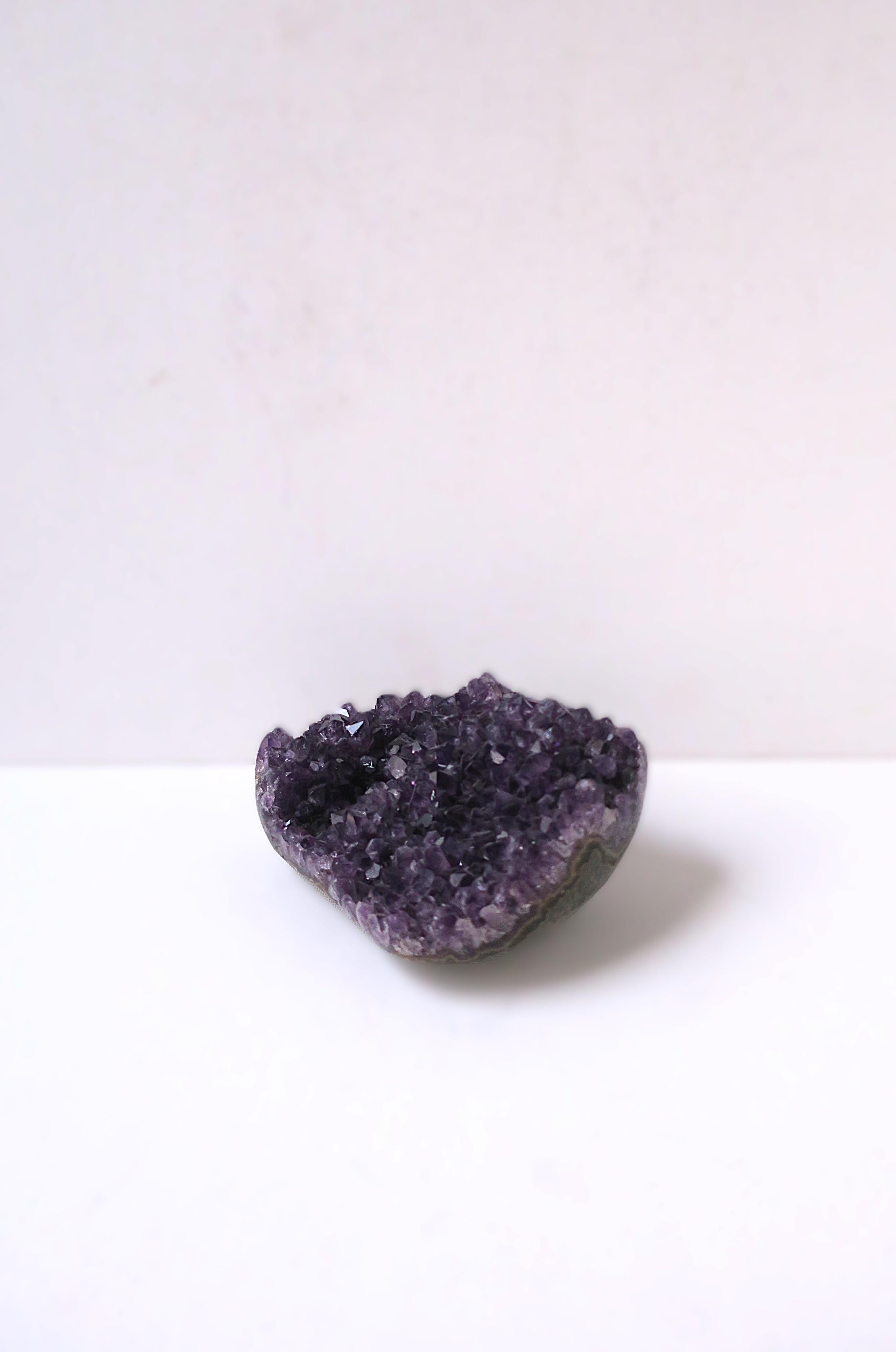 Lila Amethyst Dekoratives Objekt Briefbeschwerer im Angebot 3