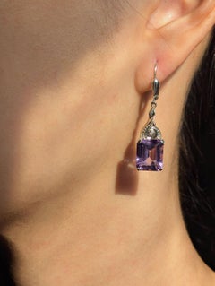 Pendientes colgantes de diamantes y amatista morada, en oro blanco de 14k, con corte esmeralda y diseño en espiral