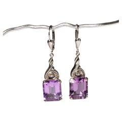 Pendientes colgantes de diamantes y amatista morada, en oro blanco de 14k, con corte esmeralda y diseño en espiral