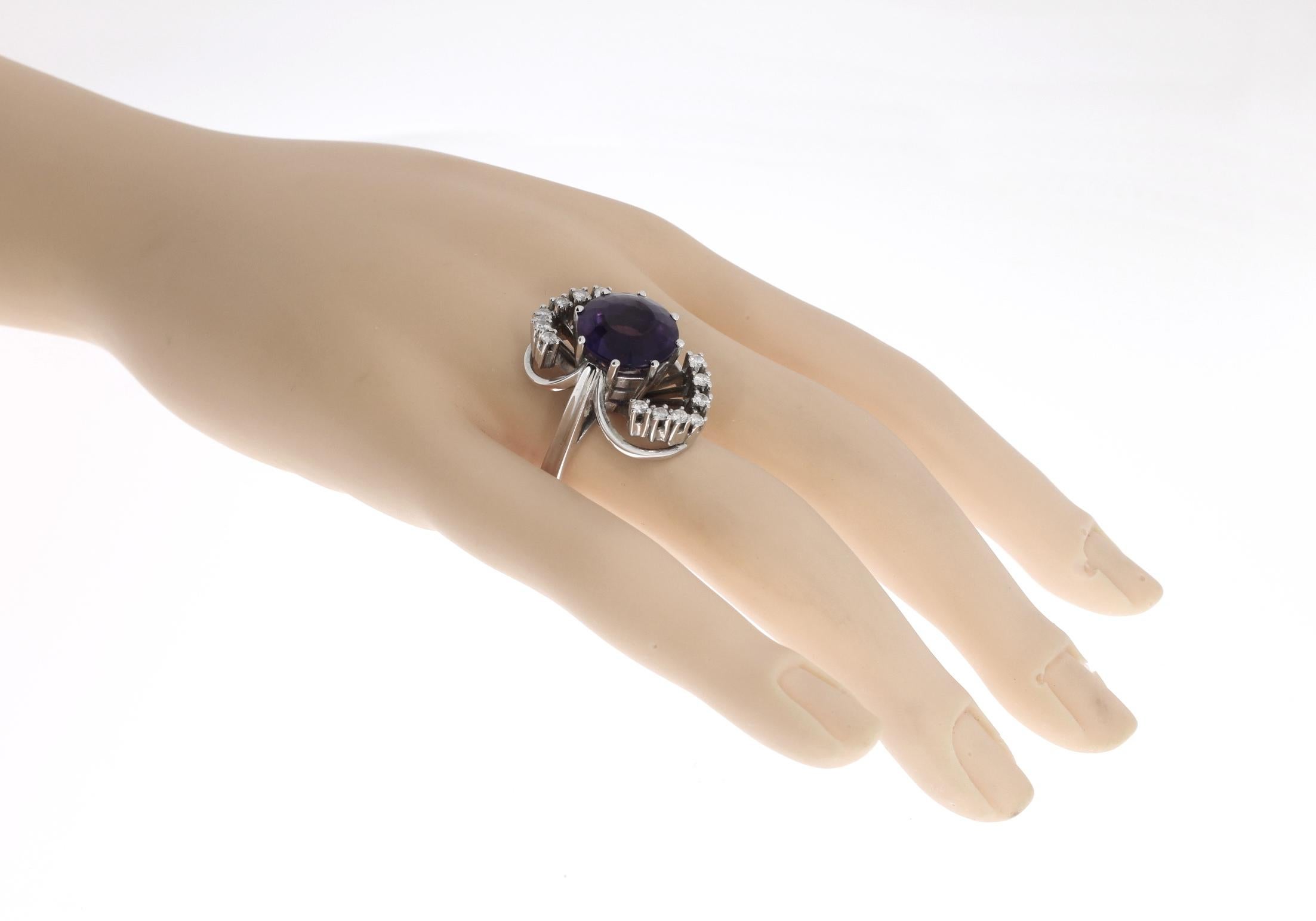 Purple Amethyst Diamond Ring in 14K White Gold In Excellent Condition For Sale In Berlin, DE