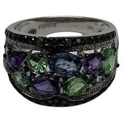 Ring aus 14 Karat Weißgold mit lila Amethyst, grünem Tsavorit, blauem Saphir und schwarzen Diamanten
