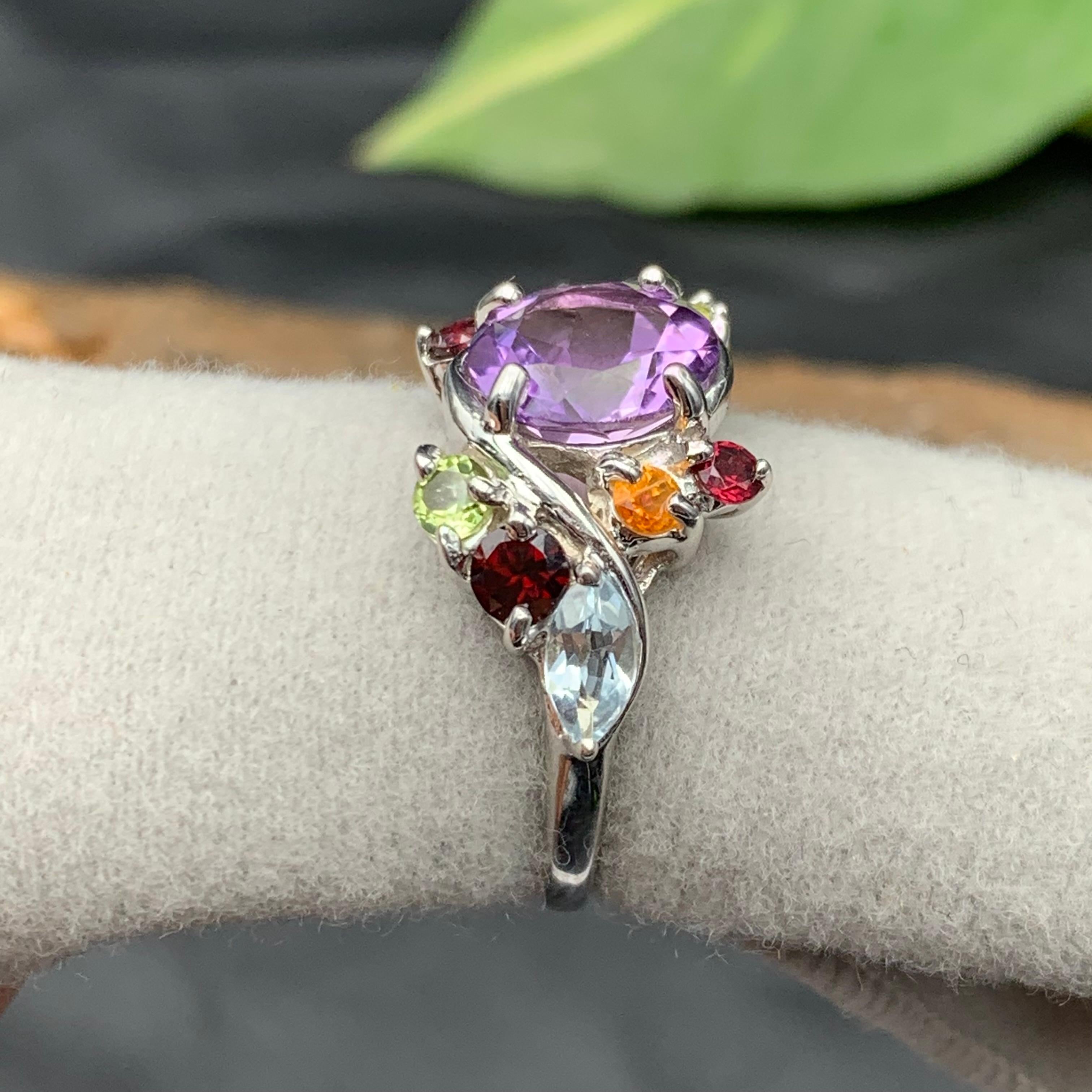 Donna Anello in argento 925 con ametista viola e pietre multiple, granato, peridoto e acquamarina in vendita