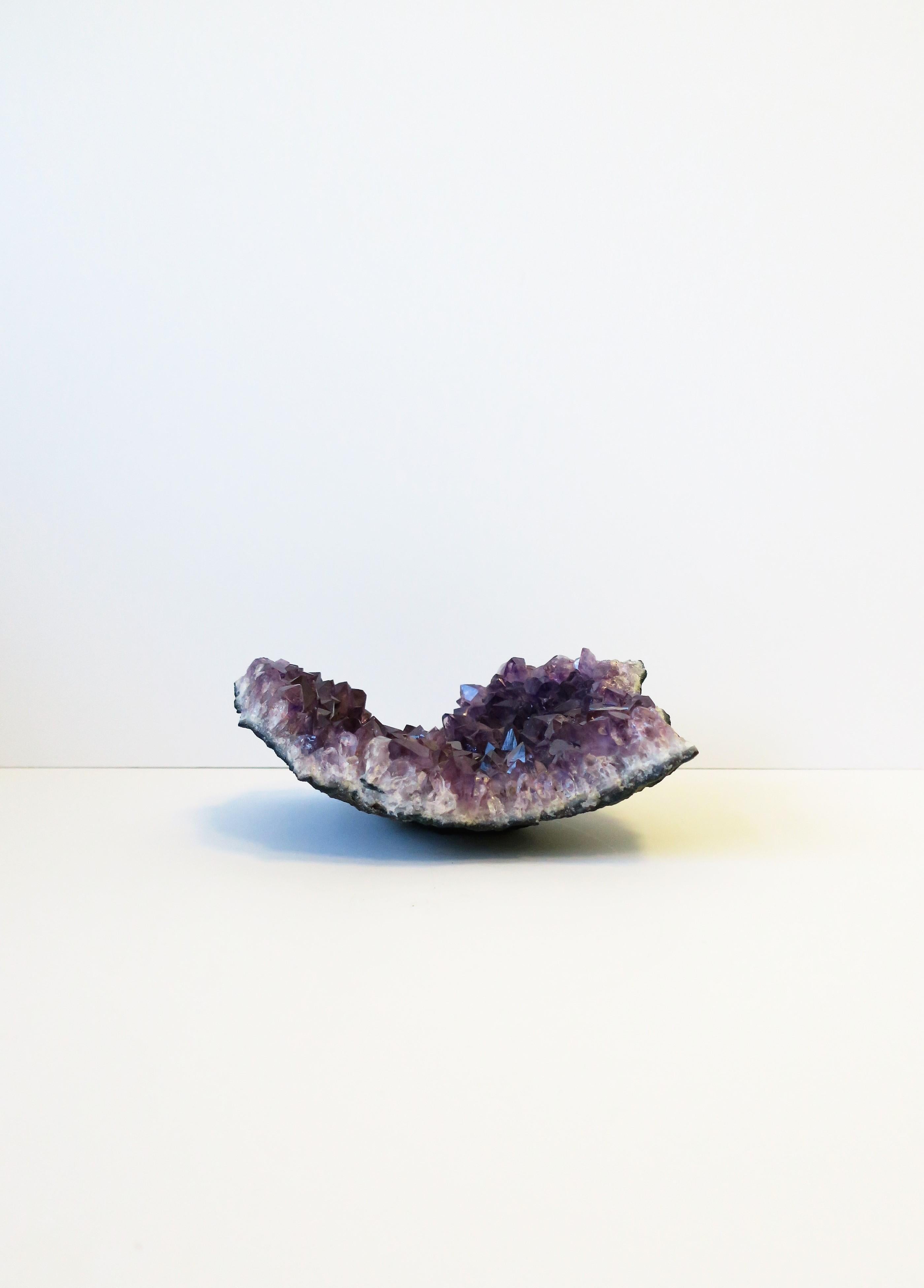 Specimen naturale di ametista viola in vendita 2