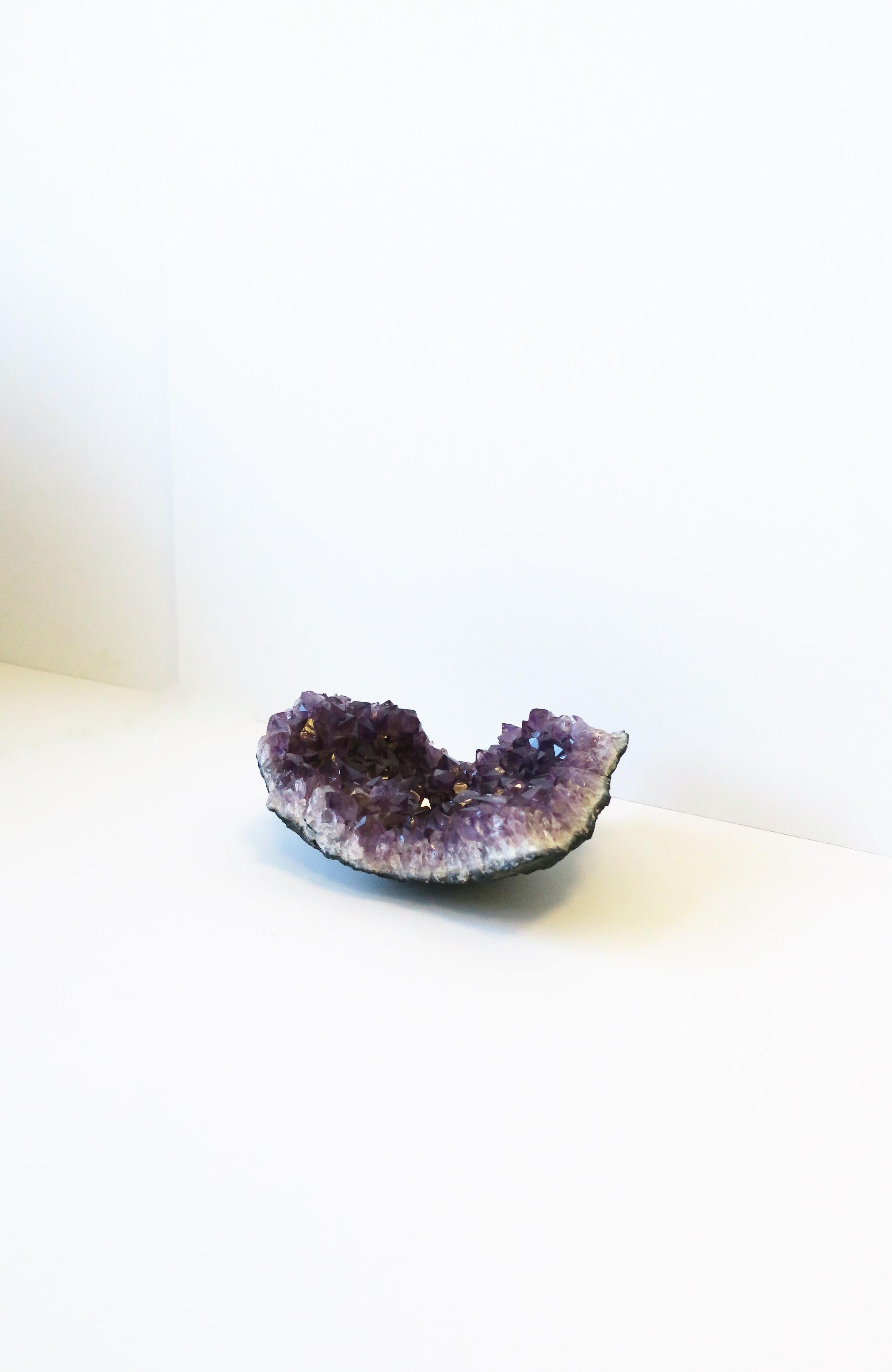 Specimen naturale di ametista viola in vendita 3