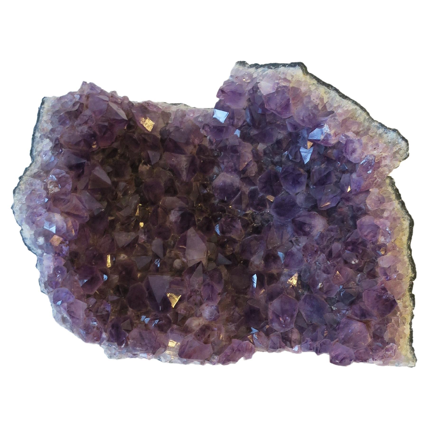 Spécimen naturel d'améthyste violette